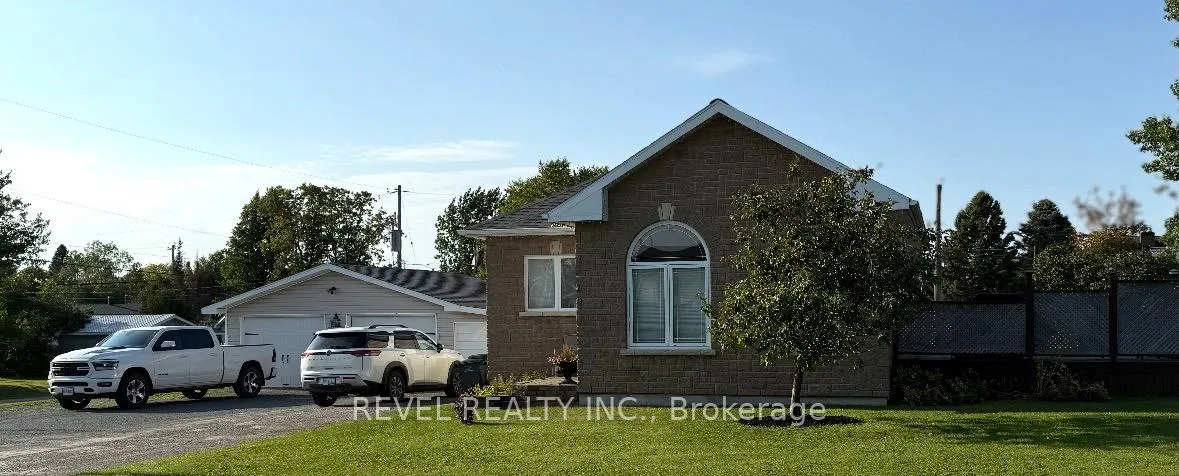 Photo 4 of 15 Algonquin Road, Cochrane — HOMEH