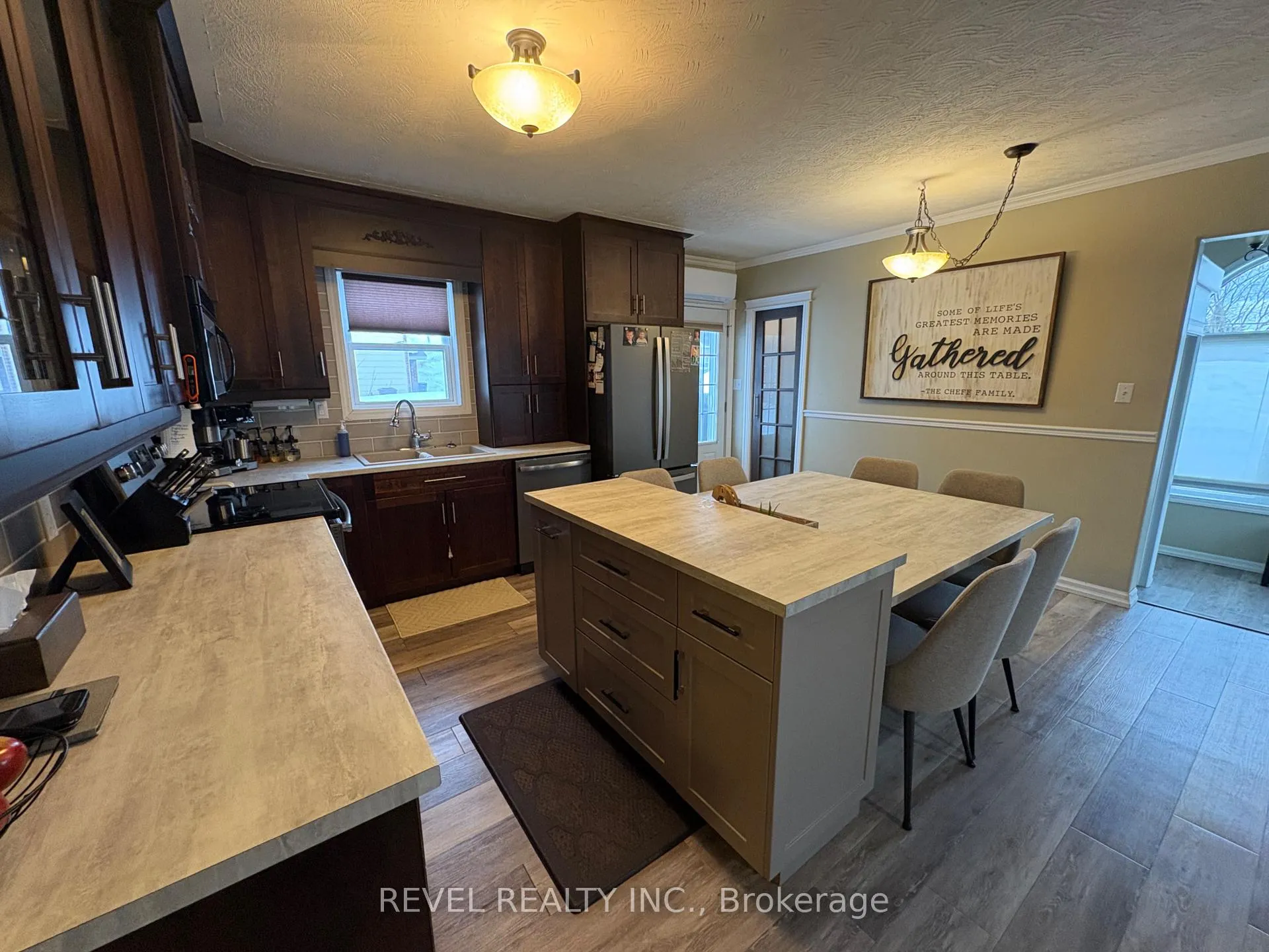 Photo 11 of 15 Algonquin Road, Cochrane — HOMEH