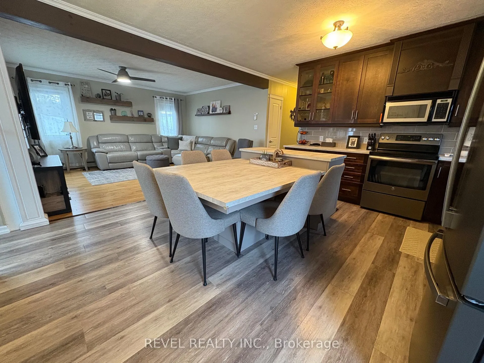 Photo 13 of 15 Algonquin Road, Cochrane — HOMEH