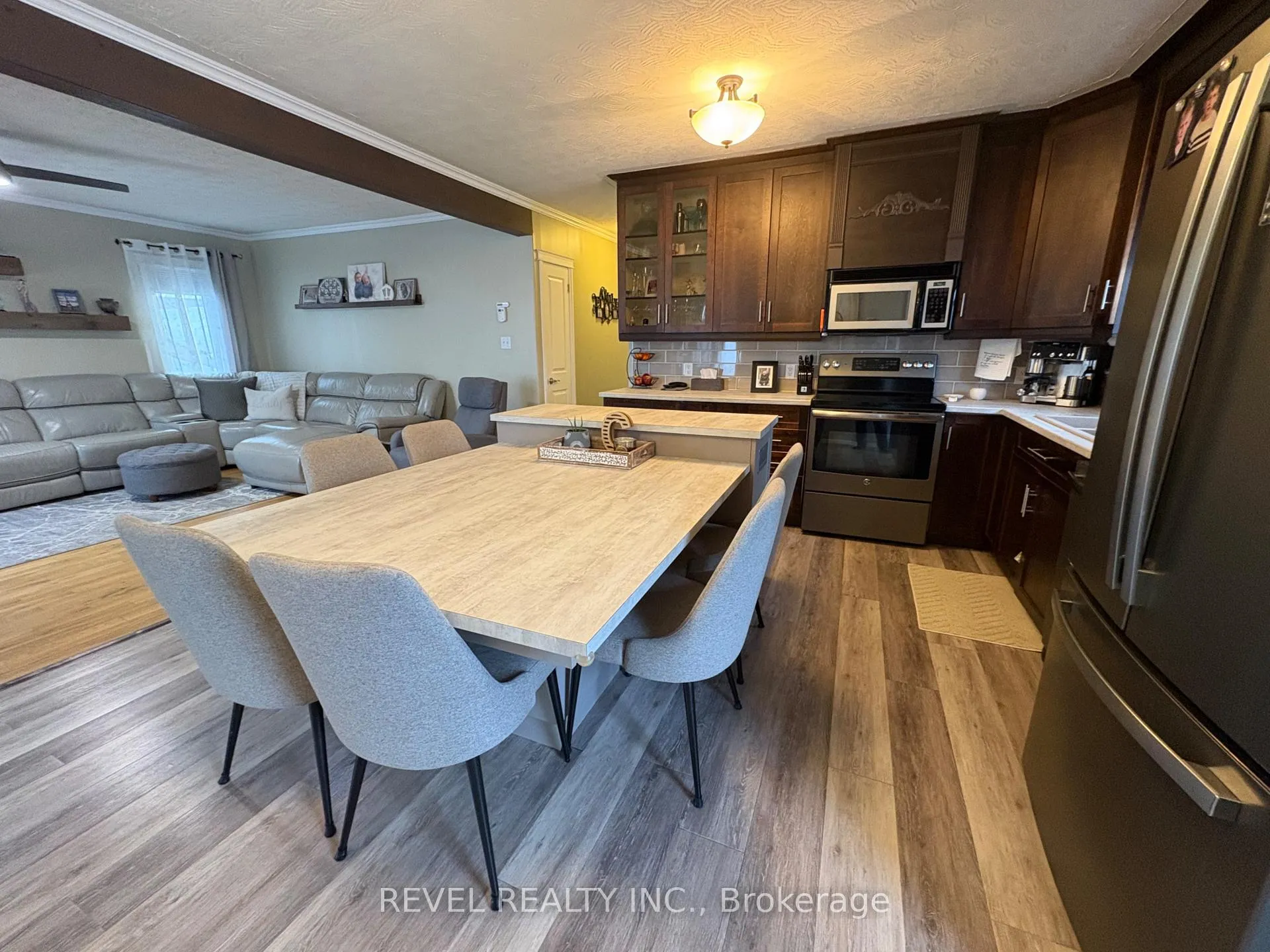 Photo 17 of 15 Algonquin Road, Cochrane — HOMEH