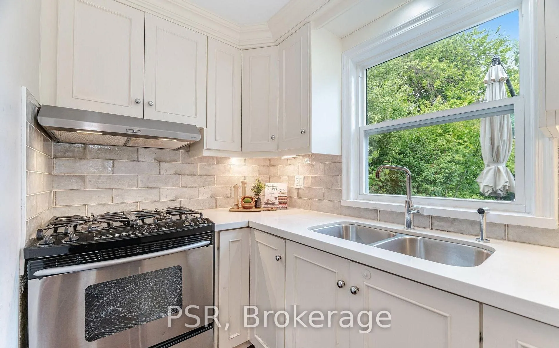 Photo 7 of 57 Stephen Drive, Etobicoke, Stonegate-Queensway — HOMEH