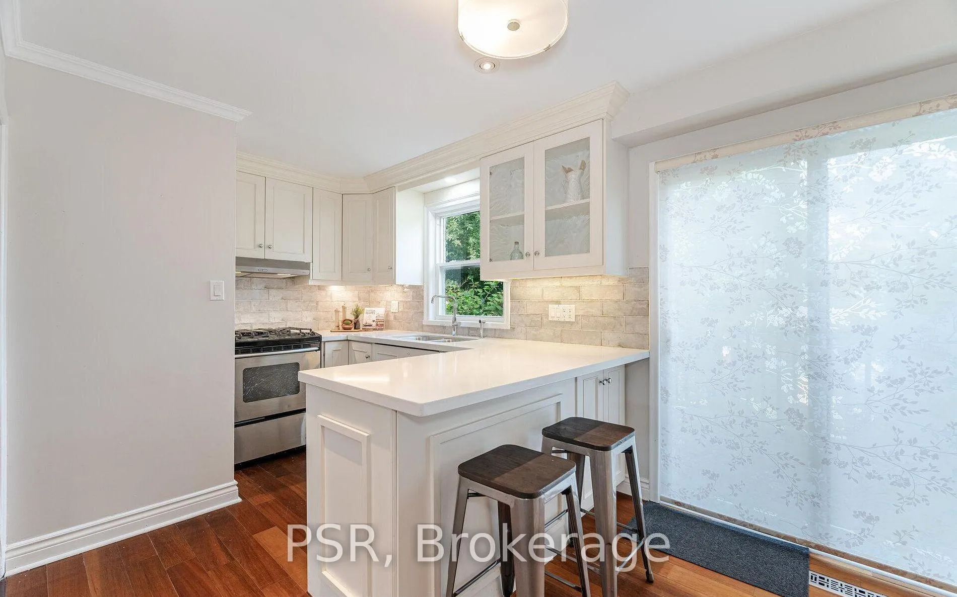 Photo 11 of 57 Stephen Drive, Etobicoke, Stonegate-Queensway — HOMEH