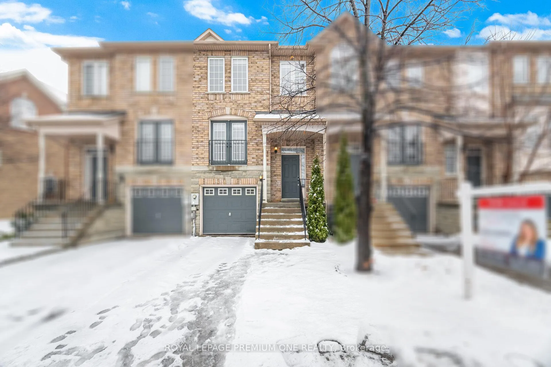 Photo 3 of Unit 31, 19 Foxchase Avenue, Vaughan, East Woodbridge — HOMEH