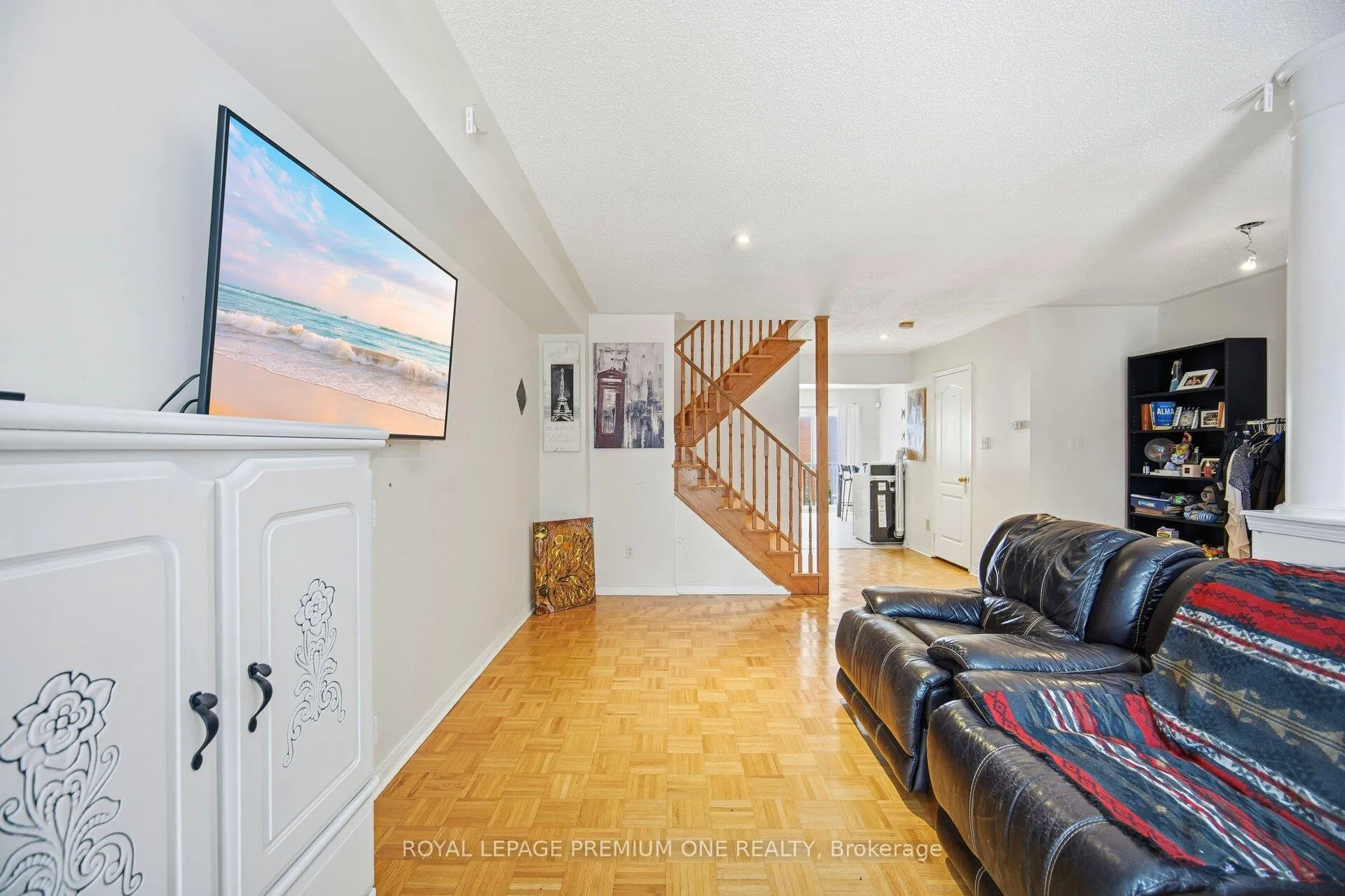 Photo 5 of Unit 31, 19 Foxchase Avenue, Vaughan, East Woodbridge — HOMEH