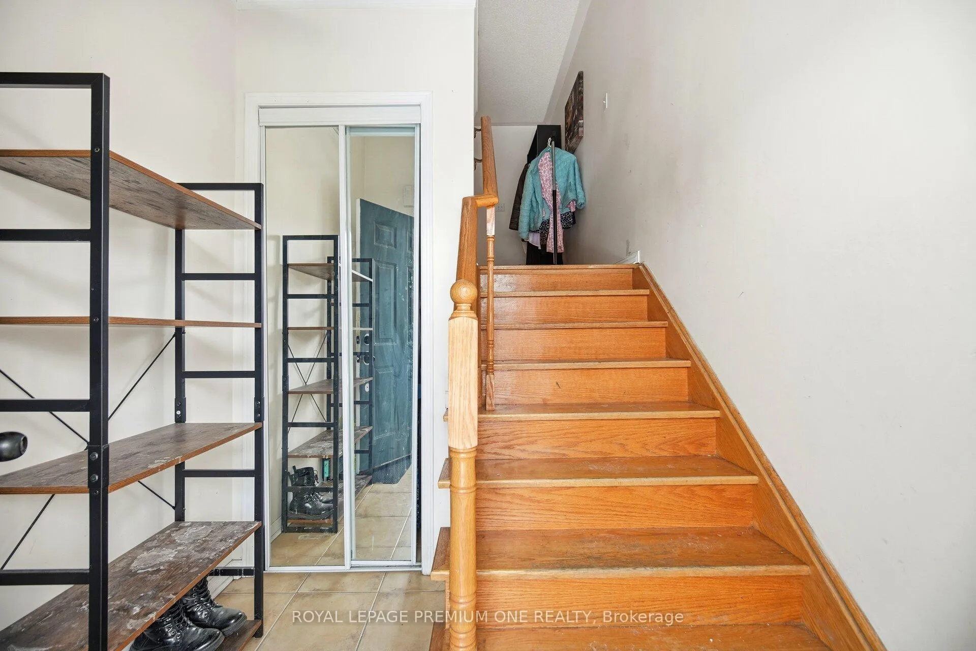 Photo 7 of Unit 31, 19 Foxchase Avenue, Vaughan, East Woodbridge — HOMEH