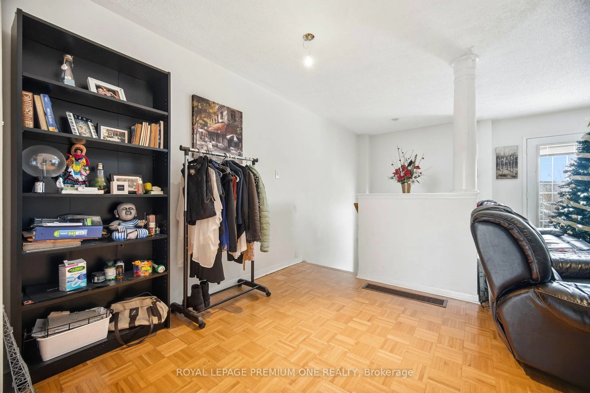 Photo 8 of Unit 31, 19 Foxchase Avenue, Vaughan, East Woodbridge — HOMEH