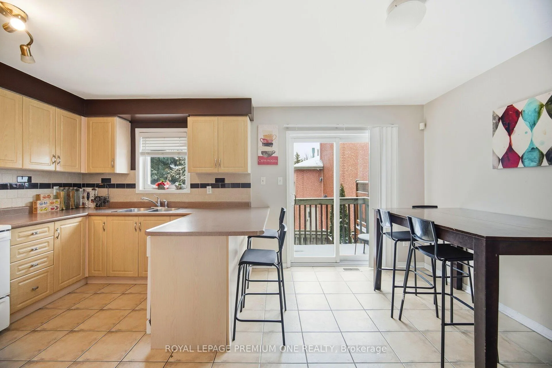 Photo 11 of Unit 31, 19 Foxchase Avenue, Vaughan, East Woodbridge — HOMEH