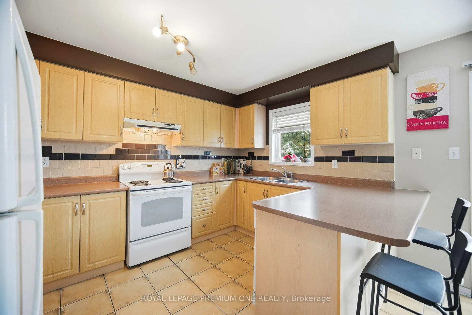 Photo 12 of Unit 31, 19 Foxchase Avenue, Vaughan, East Woodbridge — HOMEH