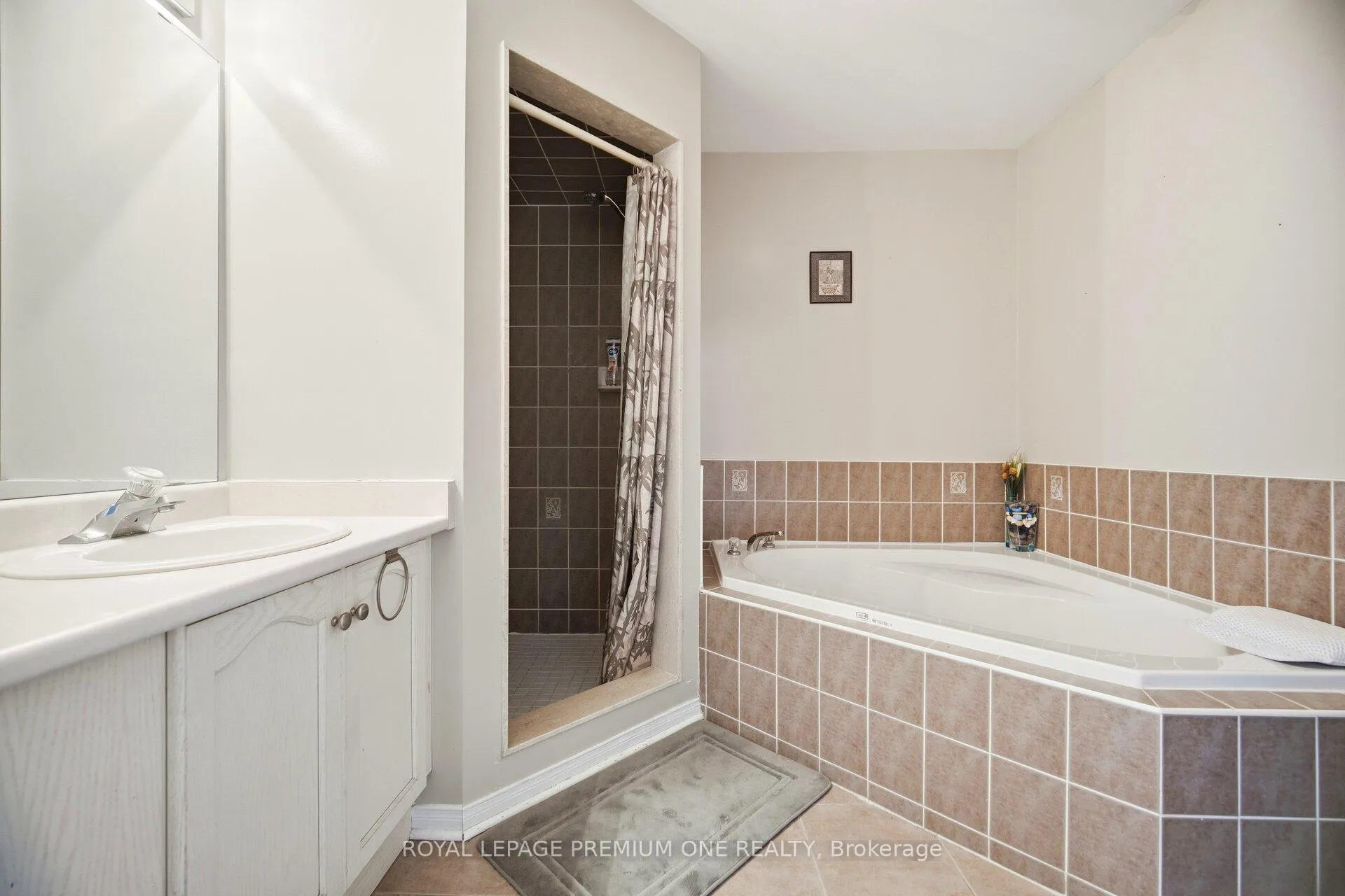 Photo 23 of Unit 31, 19 Foxchase Avenue, Vaughan, East Woodbridge — HOMEH