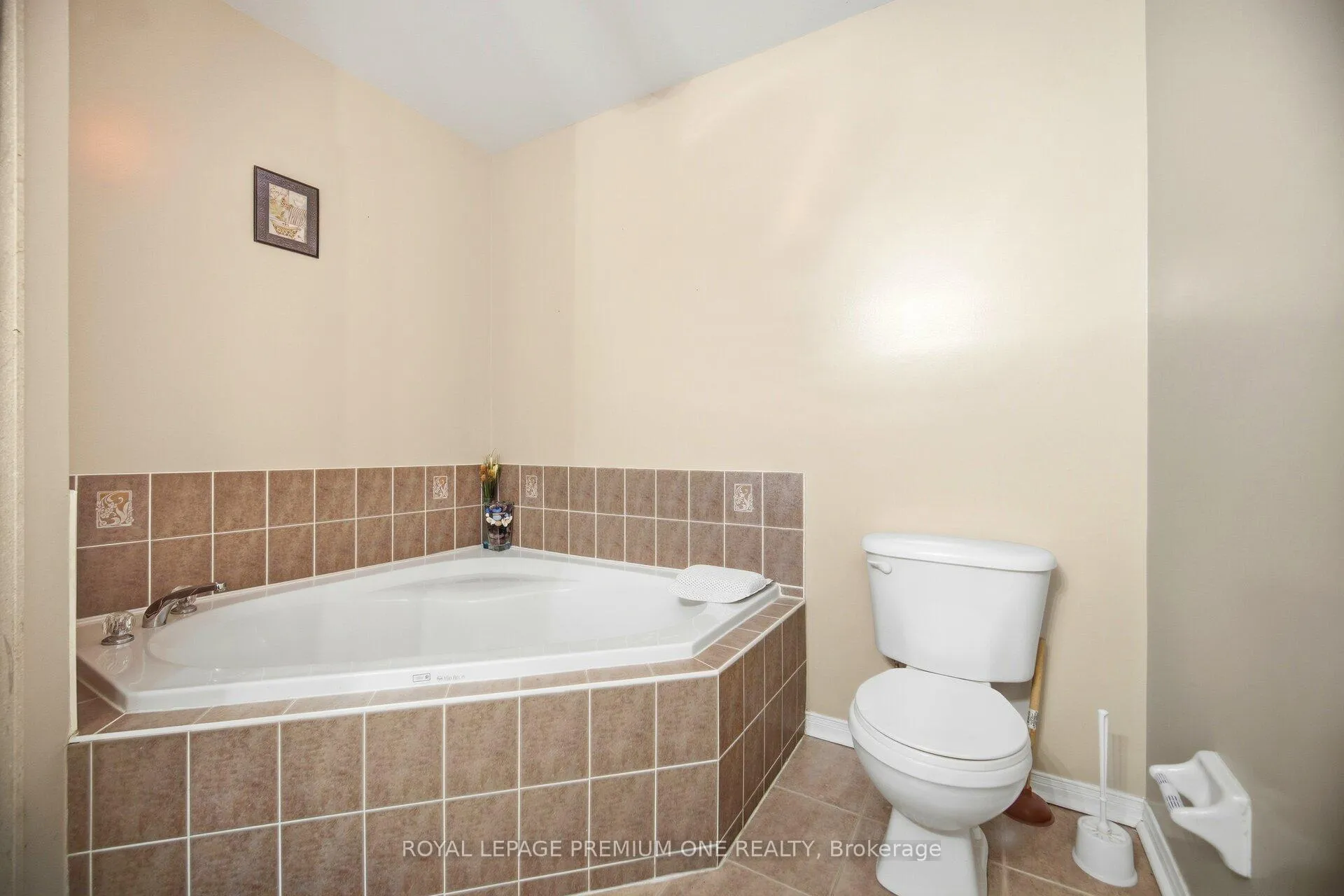 Photo 24 of Unit 31, 19 Foxchase Avenue, Vaughan, East Woodbridge — HOMEH