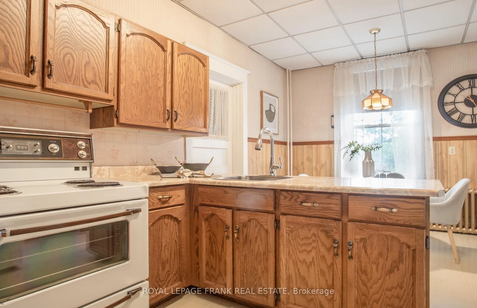 Photo 13 of 33 Fairbanks Street, Oshawa, Central — HOMEH