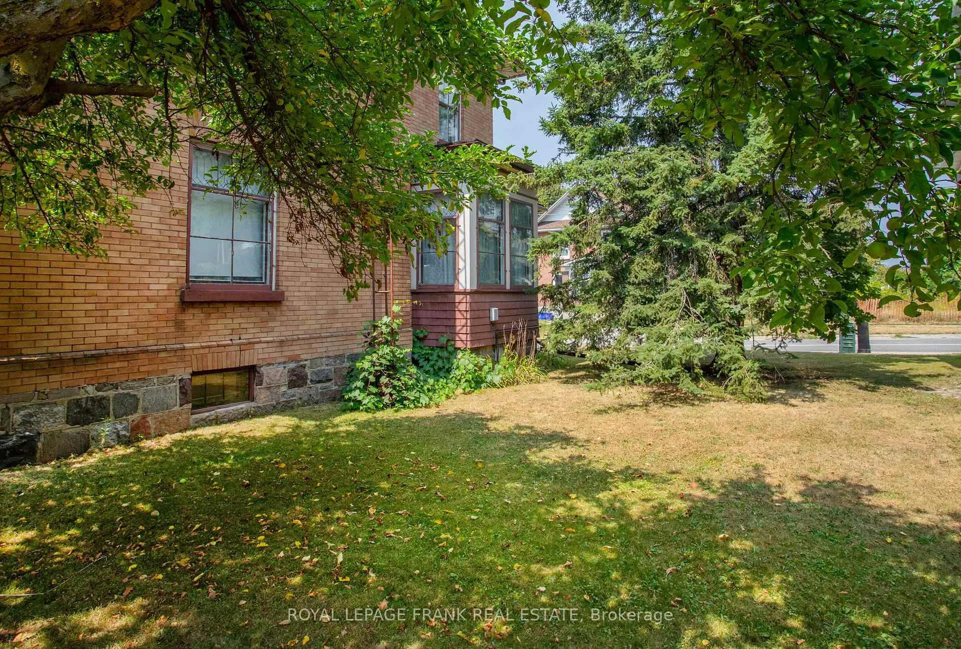 Photo 33 of 33 Fairbanks Street, Oshawa, Central — HOMEH