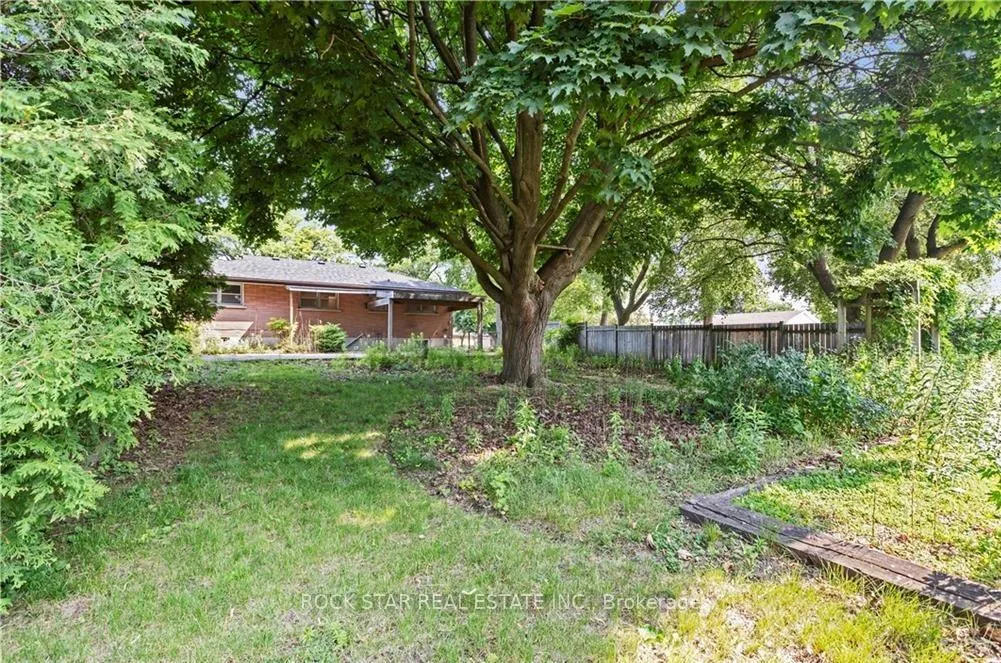 Photo 27 of Unit Upper, 23 Terrance Drive, Brantford, Fairview/Greenbrier — HOMEH