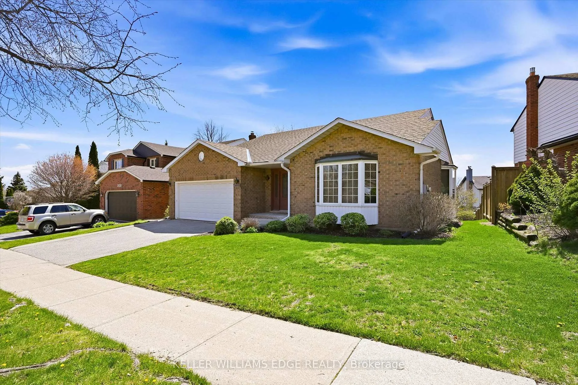Photo 2 of 2018 Barlow Crescent, Burlington, Brant Hills — HOMEH