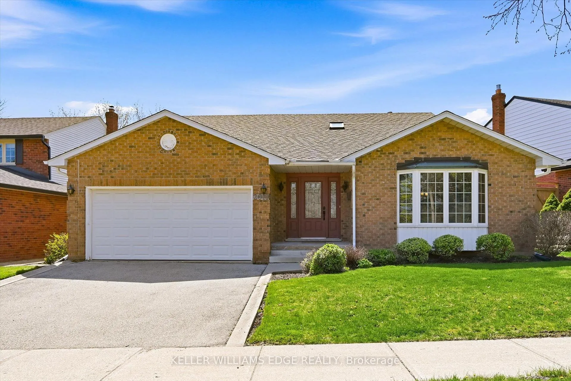 Photo 3 of 2018 Barlow Crescent, Burlington, Brant Hills — HOMEH