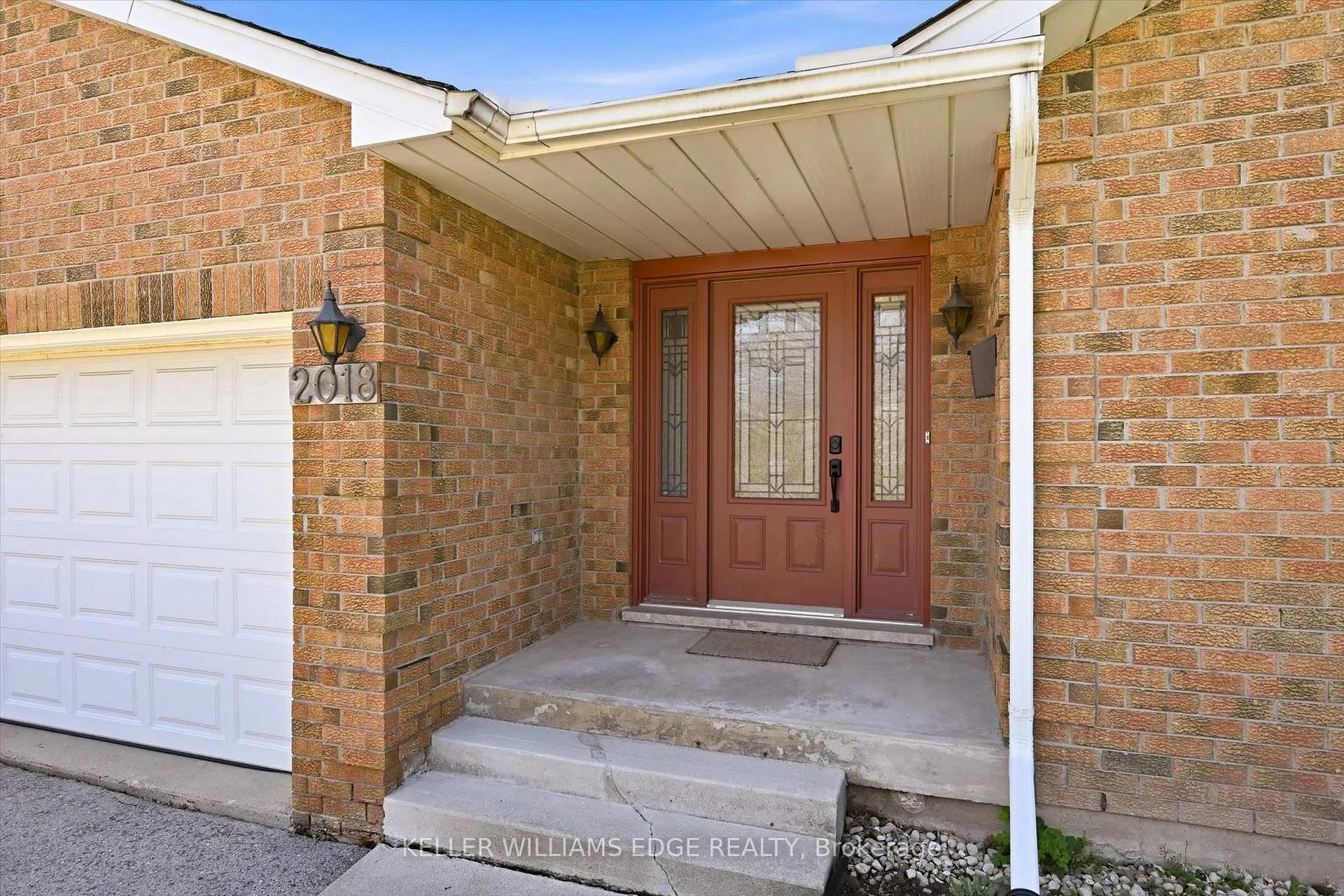 Photo 4 of 2018 Barlow Crescent, Burlington, Brant Hills — HOMEH