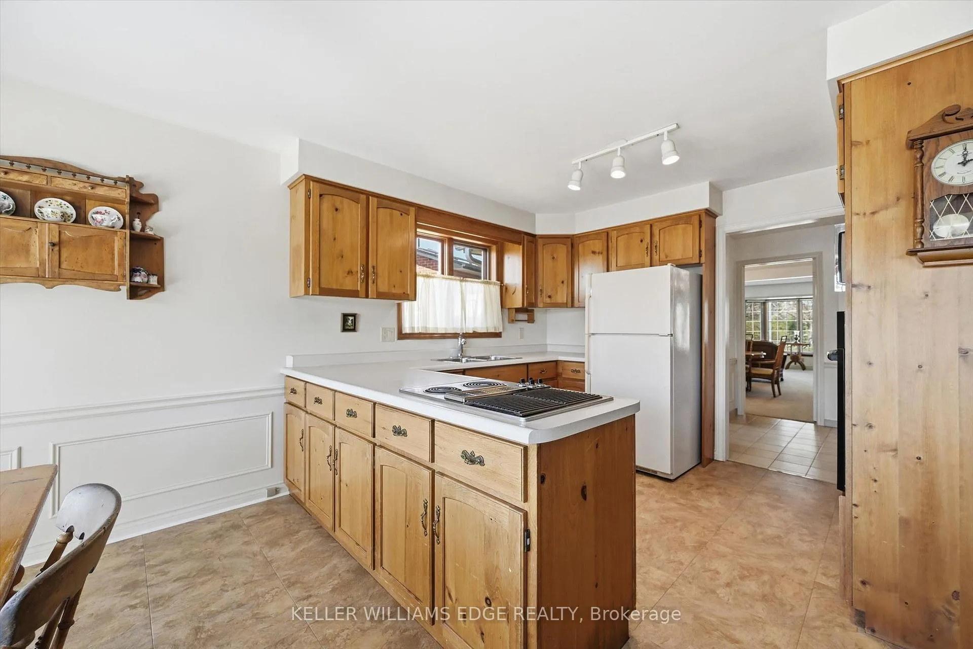 Photo 18 of 2018 Barlow Crescent, Burlington, Brant Hills — HOMEH