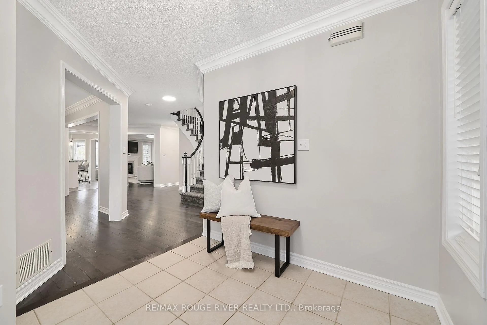 Photo 4 of 1632 Whitestone Drive, Oshawa, Samac — HOMEH