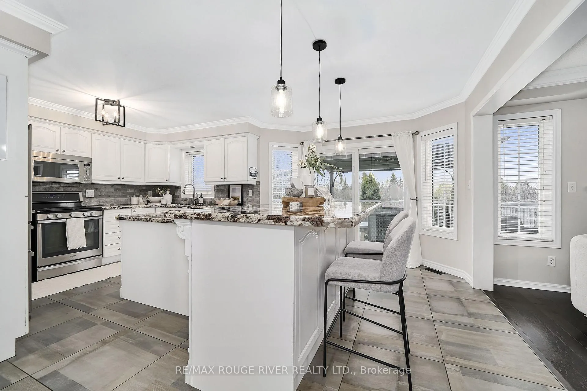 Photo 8 of 1632 Whitestone Drive, Oshawa, Samac — HOMEH