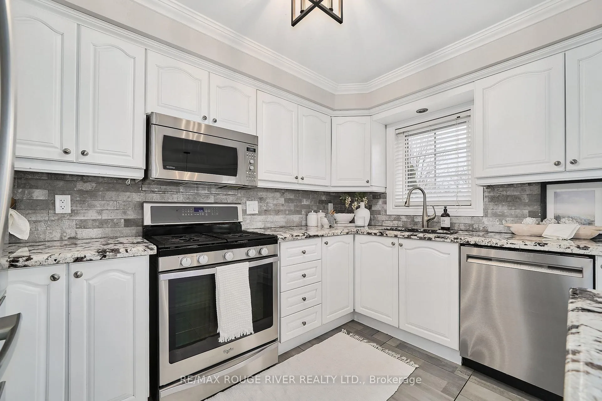 Photo 10 of 1632 Whitestone Drive, Oshawa, Samac — HOMEH