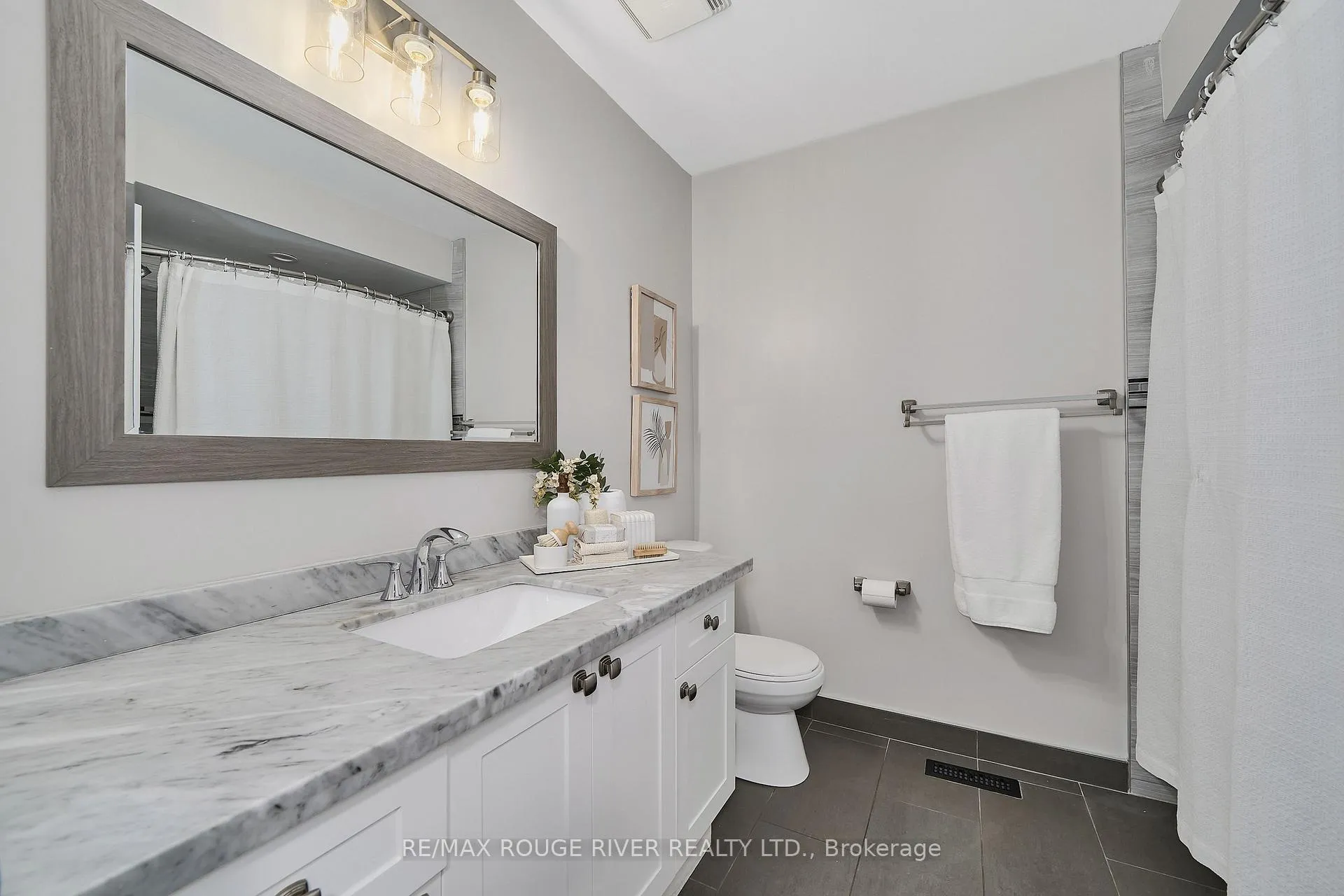 Photo 19 of 1632 Whitestone Drive, Oshawa, Samac — HOMEH