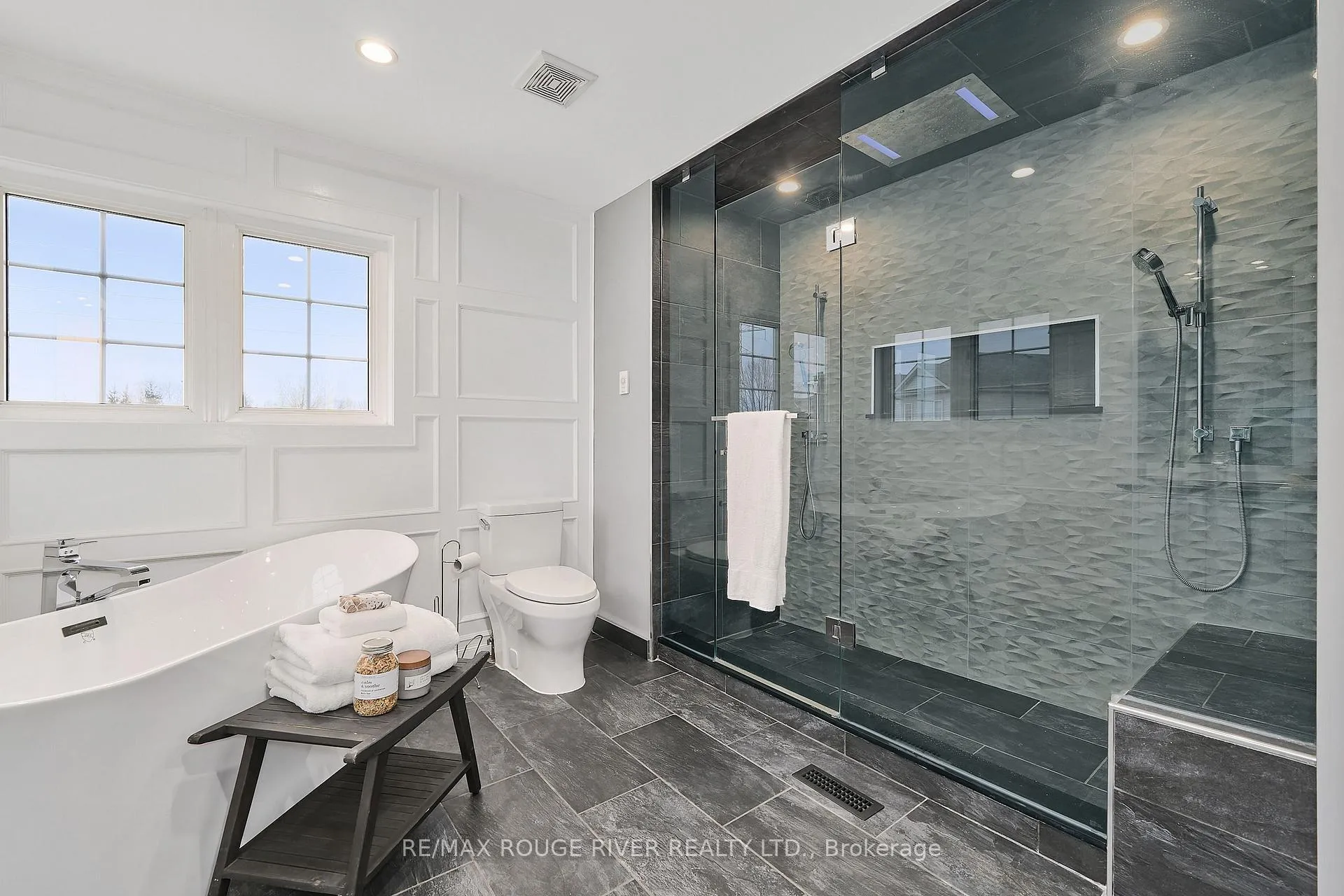 Photo 26 of 1632 Whitestone Drive, Oshawa, Samac — HOMEH