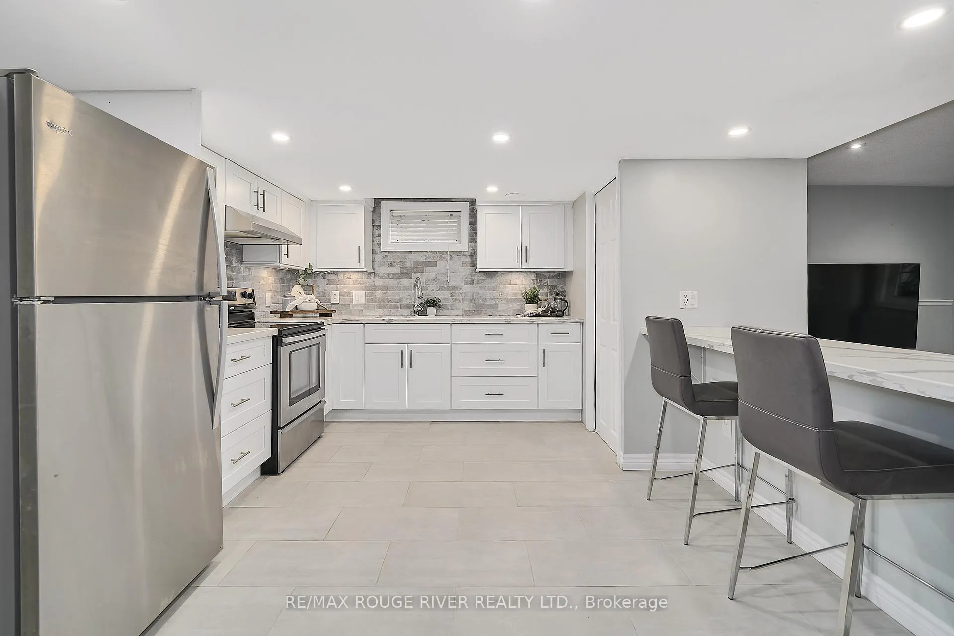Photo 35 of 1632 Whitestone Drive, Oshawa, Samac — HOMEH