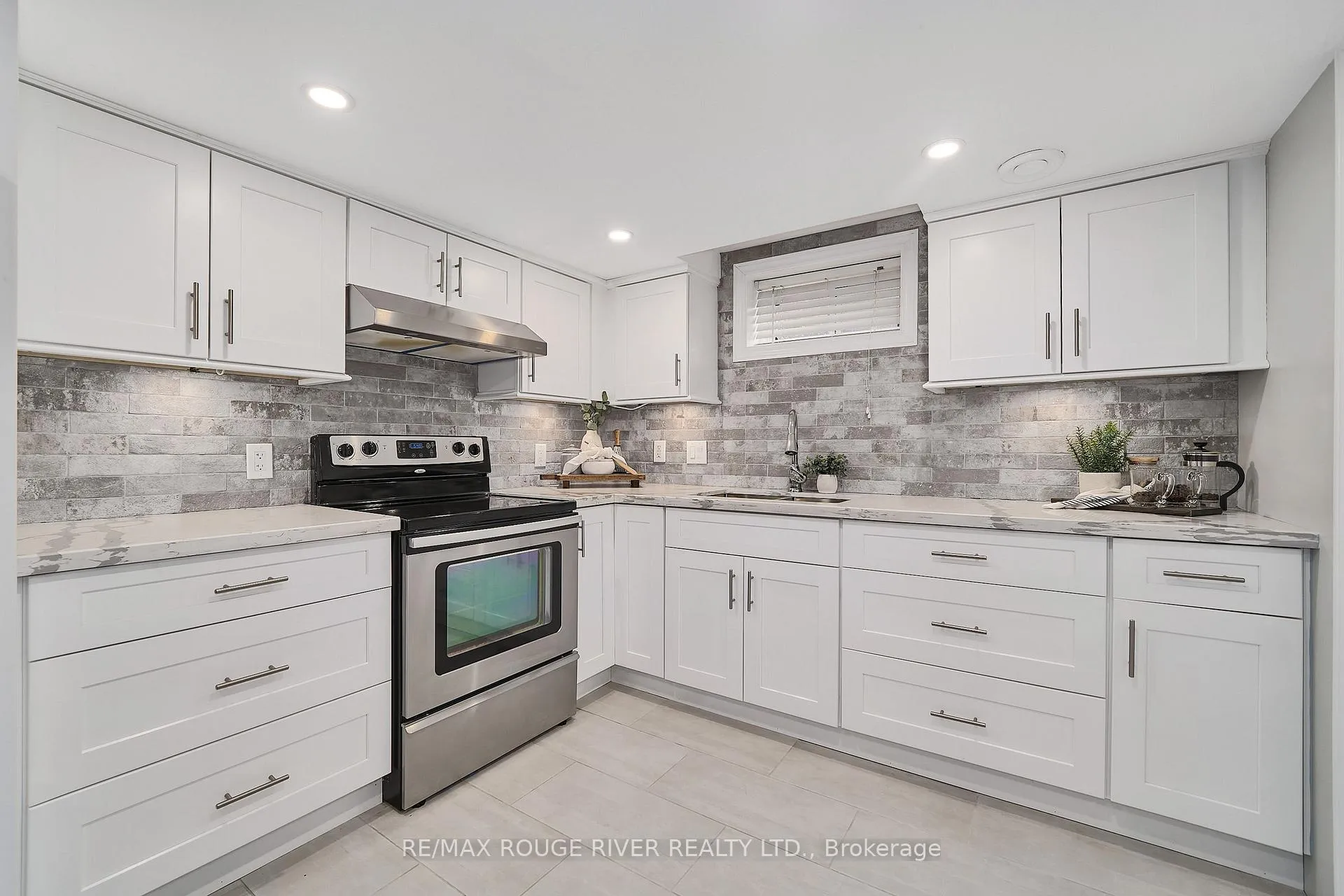 Photo 36 of 1632 Whitestone Drive, Oshawa, Samac — HOMEH