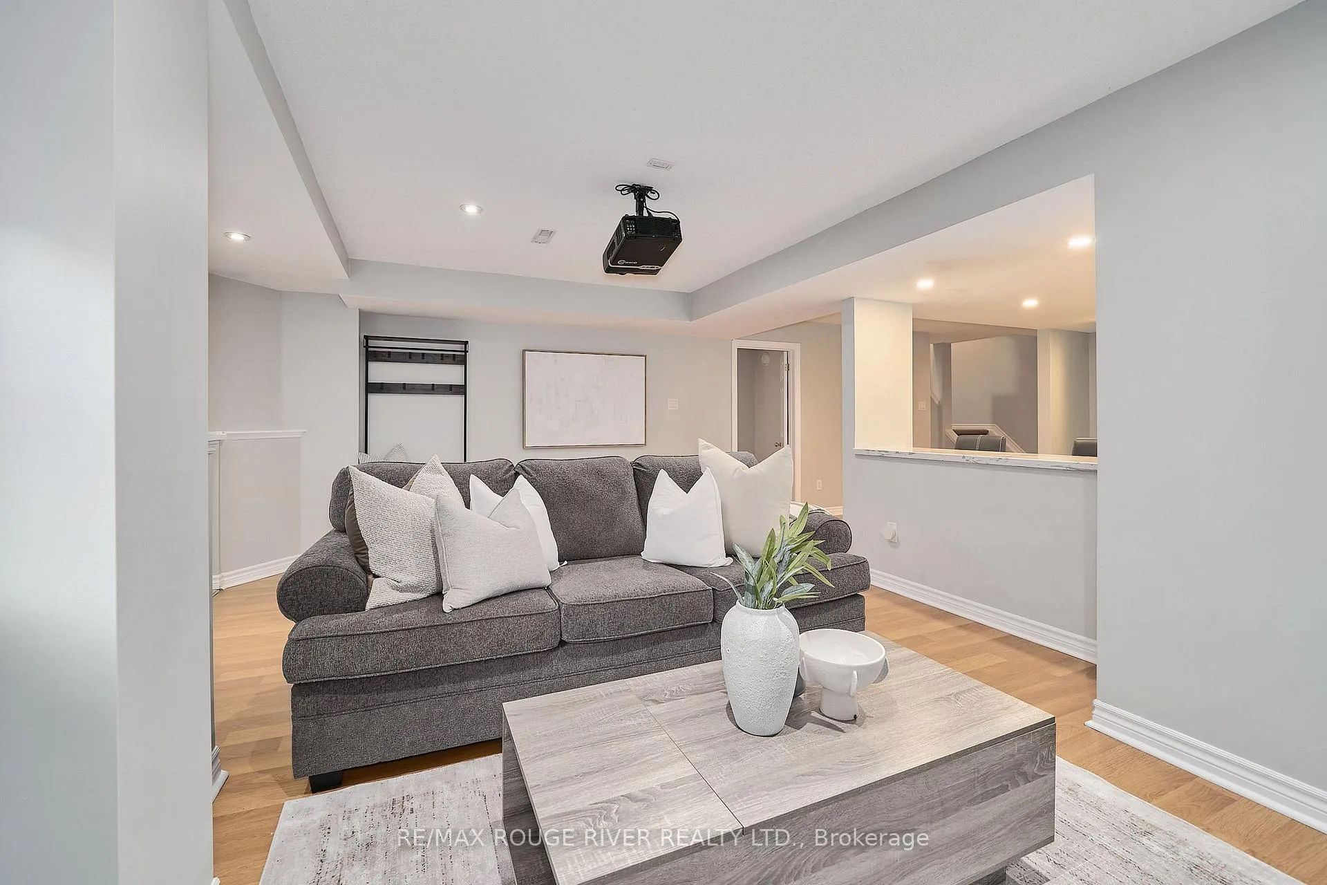 Photo 37 of 1632 Whitestone Drive, Oshawa, Samac — HOMEH