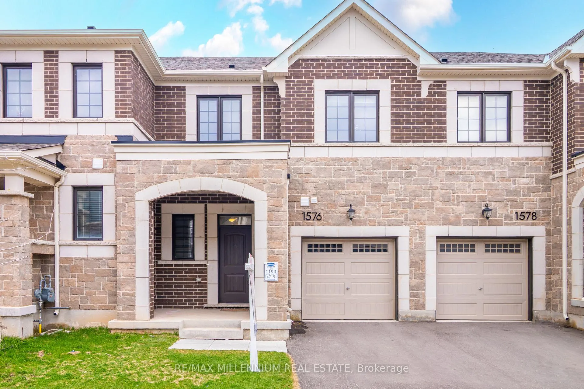 Photo 2 of 1576 Moira Crescent, Milton, Bowes — HOMEH