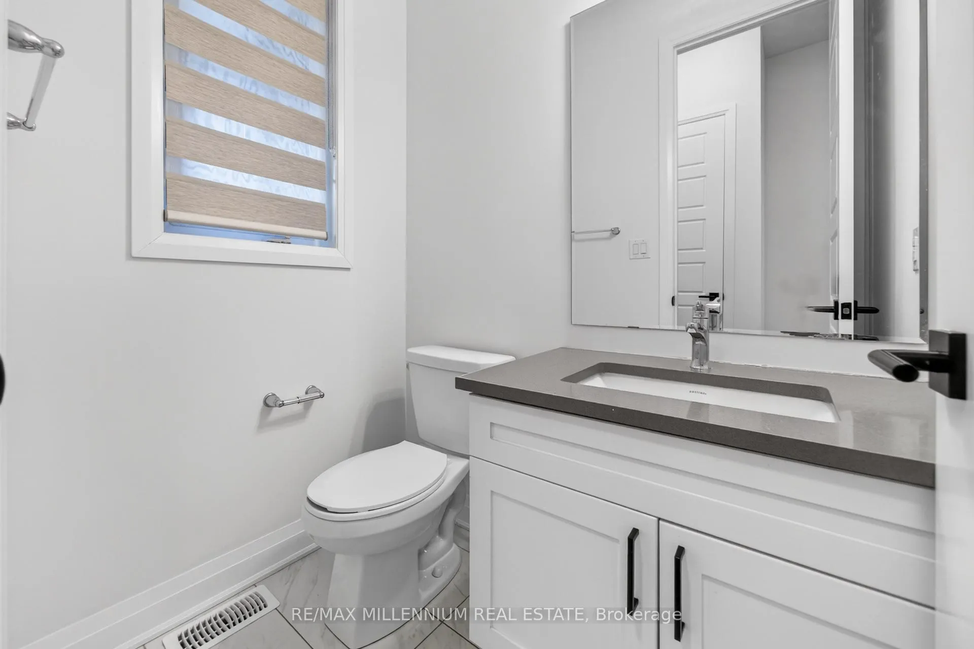 Photo 10 of 1576 Moira Crescent, Milton, Bowes — HOMEH