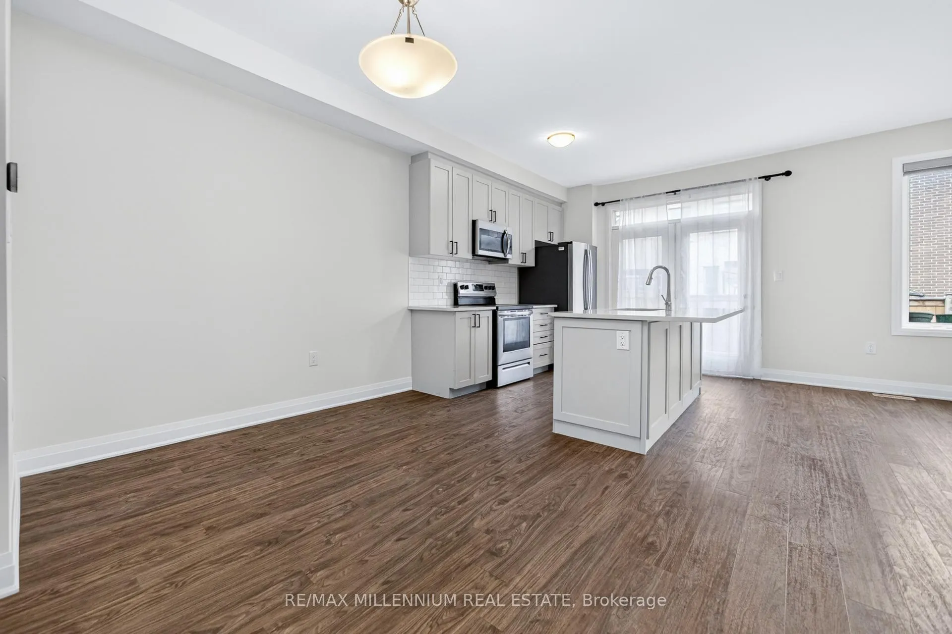 Photo 12 of 1576 Moira Crescent, Milton, Bowes — HOMEH