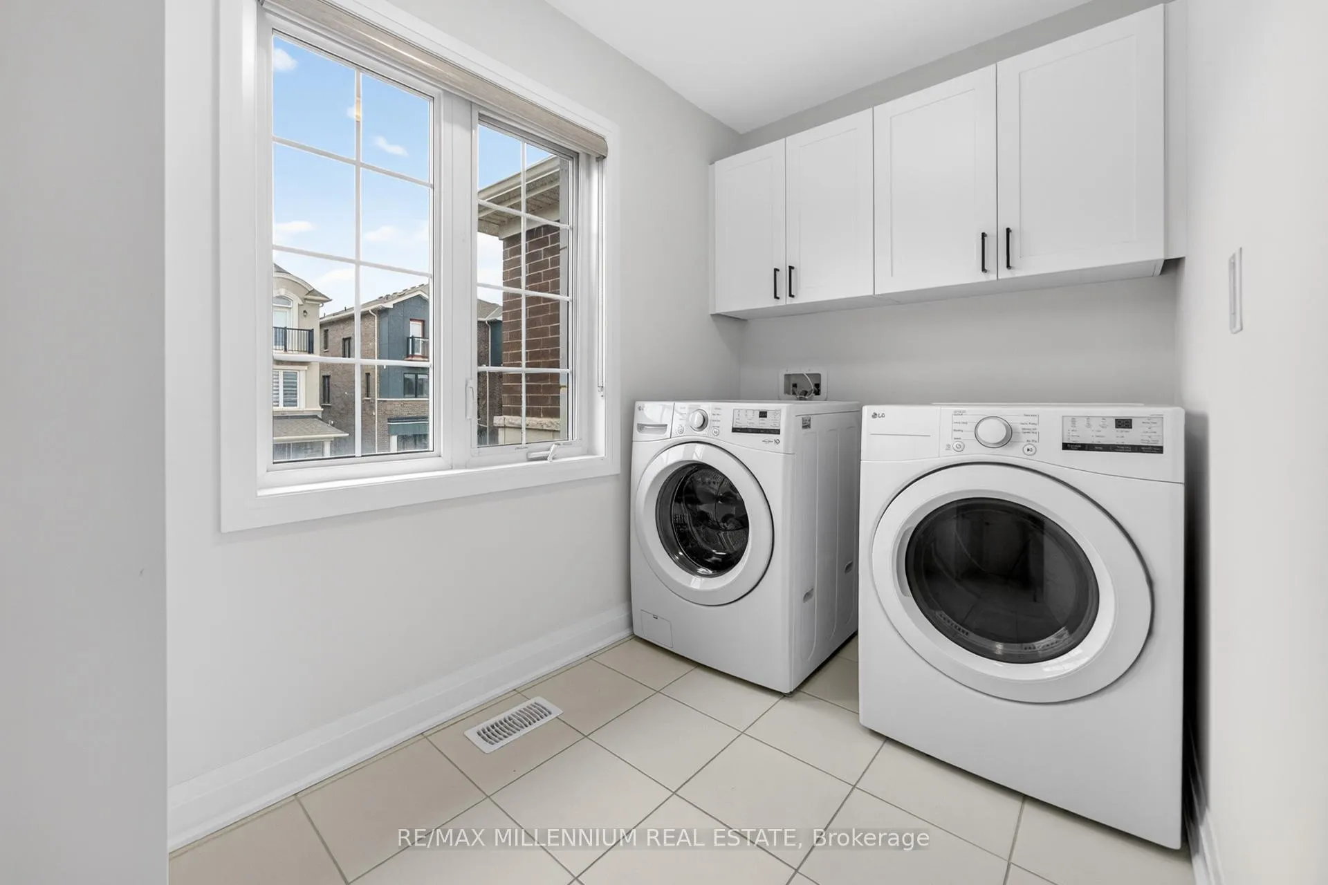Photo 44 of 1576 Moira Crescent, Milton, Bowes — HOMEH