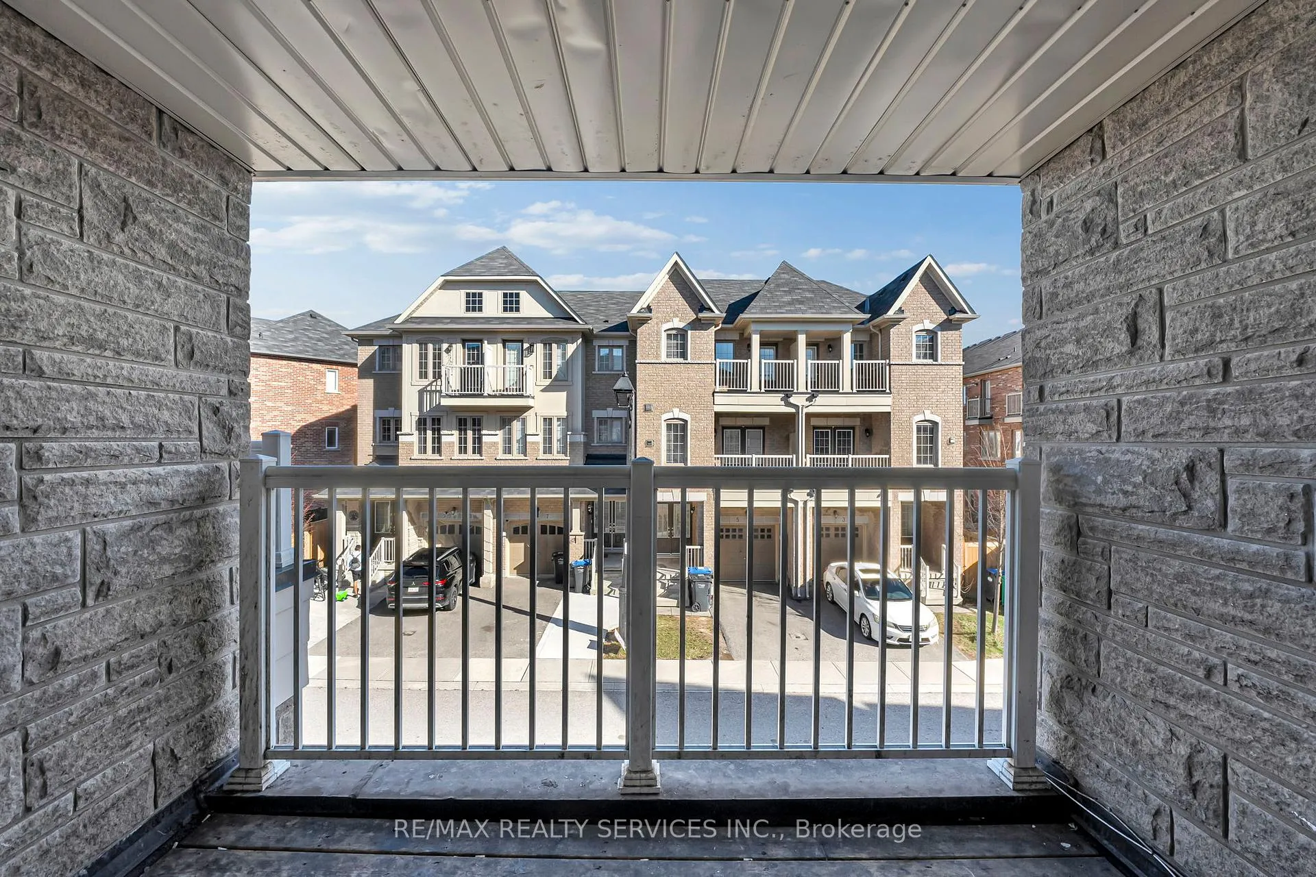 Photo 7 of 6 Rabbit Run Way, Brampton, Heart Lake East — HOMEH