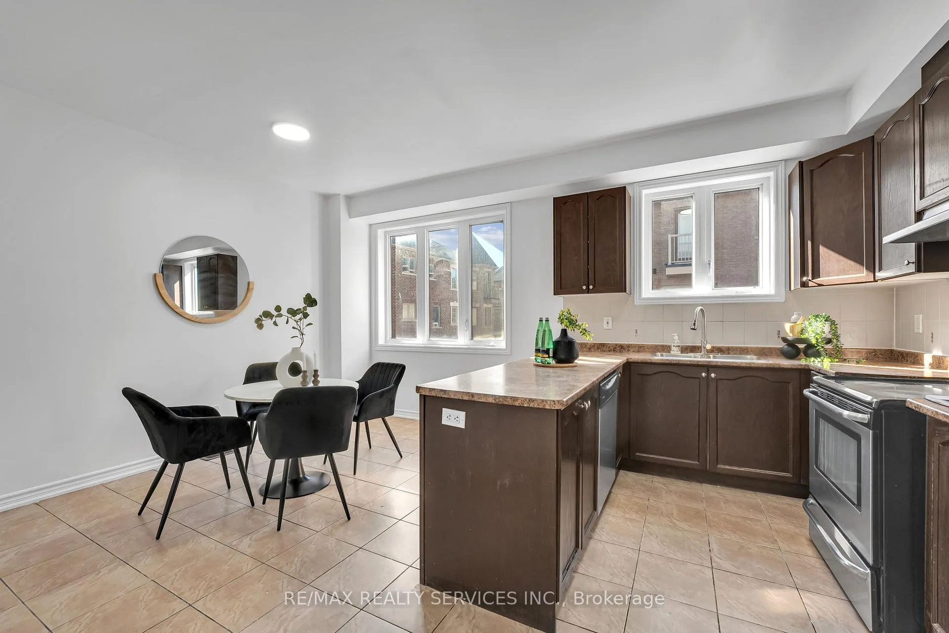 Photo 9 of 6 Rabbit Run Way, Brampton, Heart Lake East — HOMEH