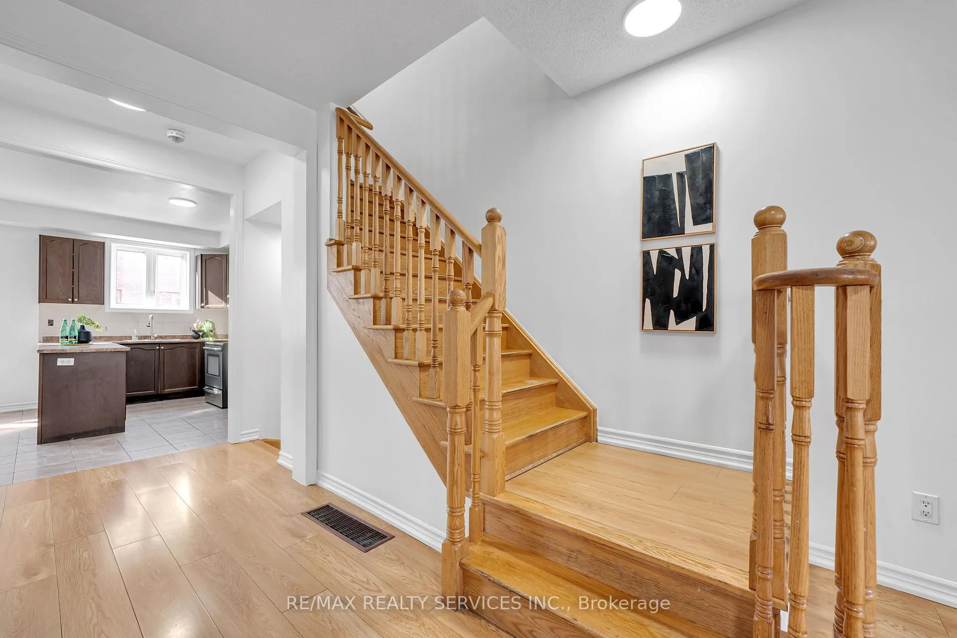 Photo 12 of 6 Rabbit Run Way, Brampton, Heart Lake East — HOMEH
