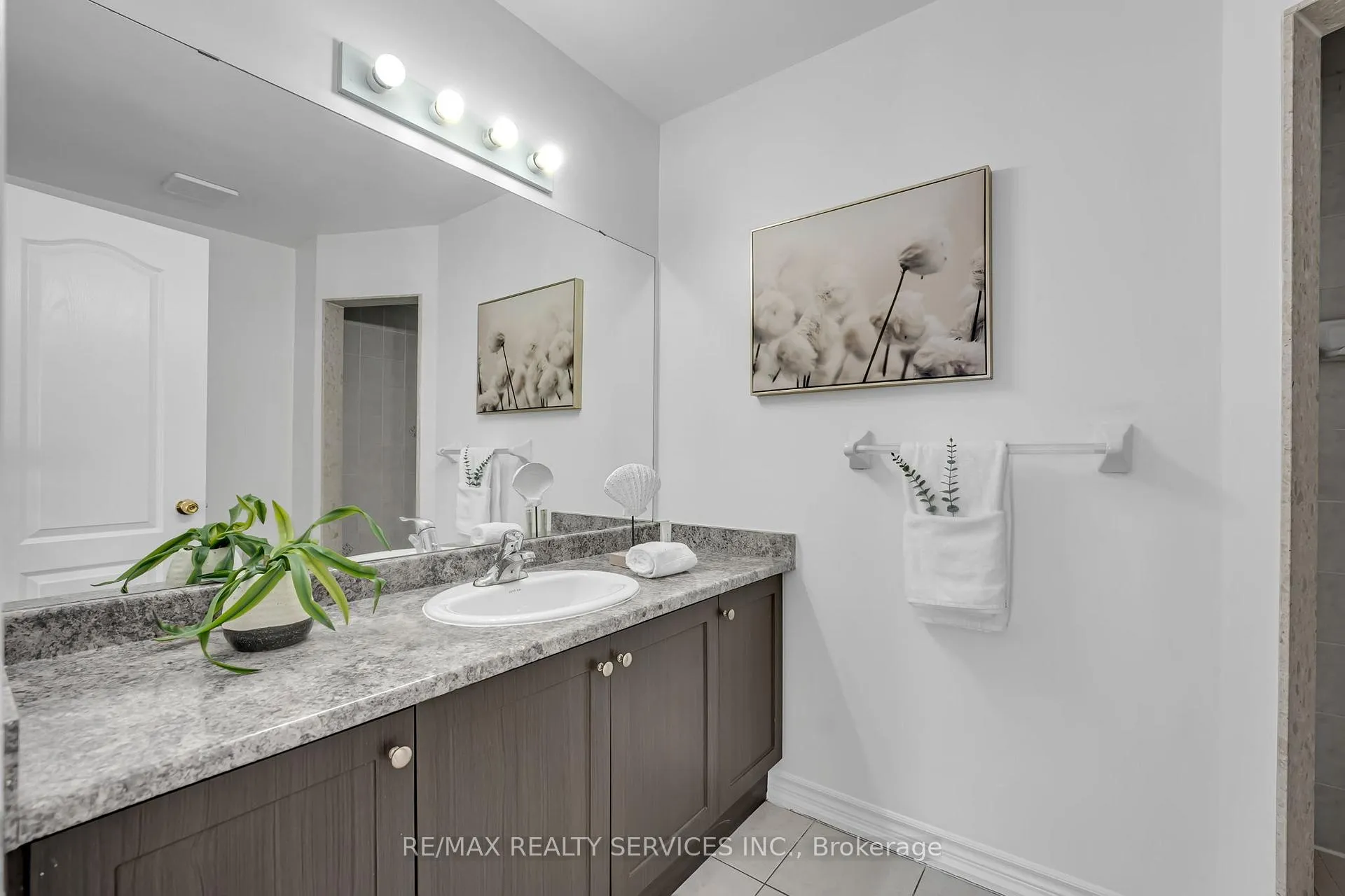 Photo 15 of 6 Rabbit Run Way, Brampton, Heart Lake East — HOMEH