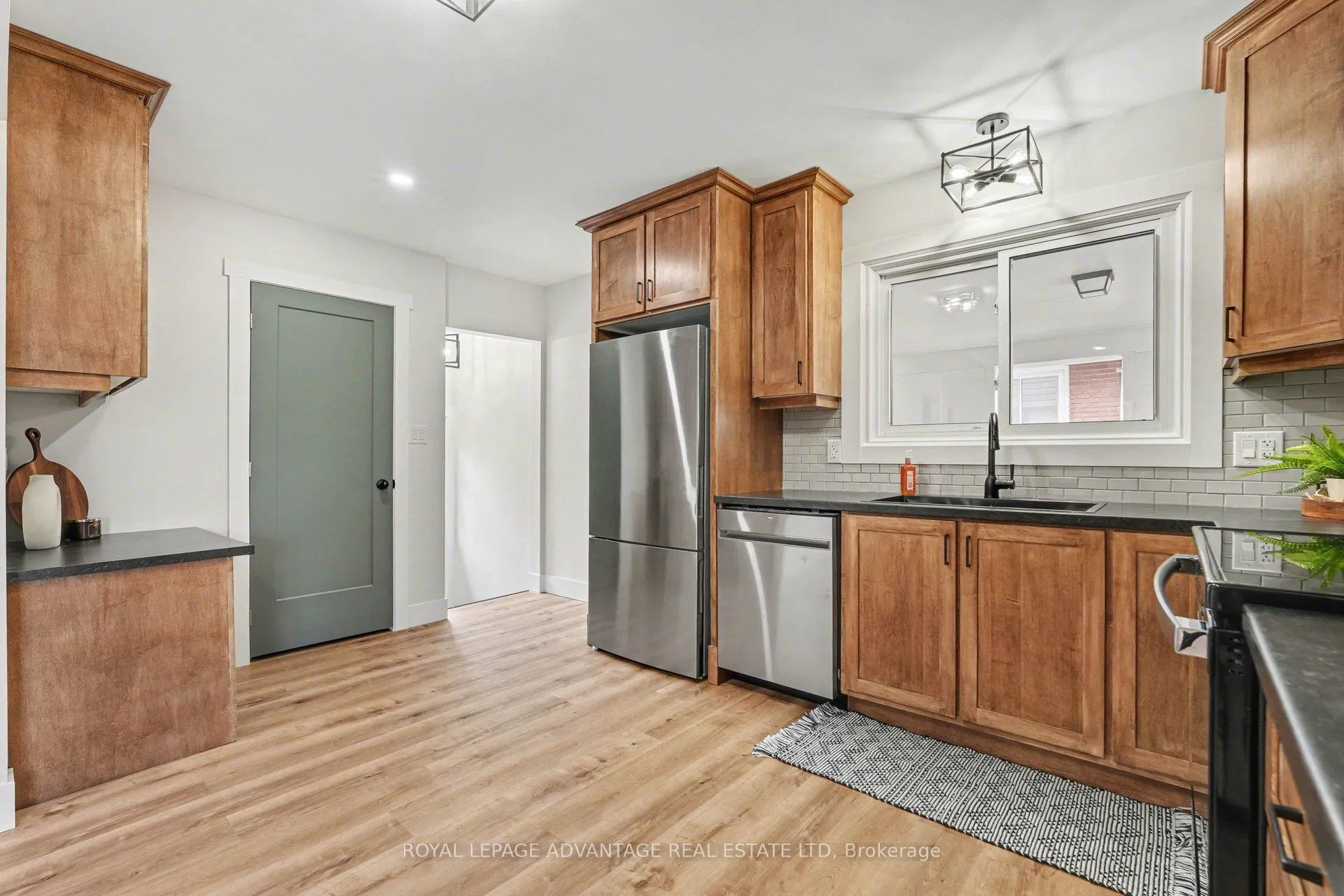 Photo 8 of 174 Carss Avenue, Smiths Falls — HOMEH