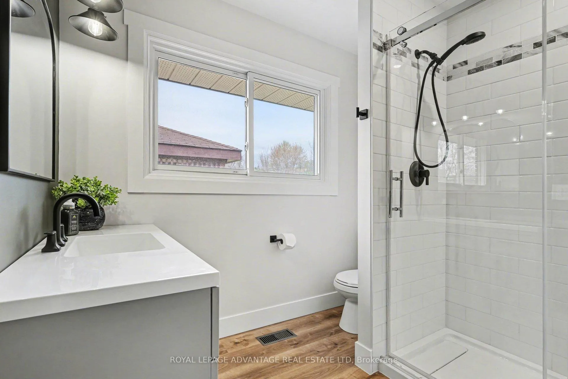 Photo 15 of 174 Carss Avenue, Smiths Falls — HOMEH