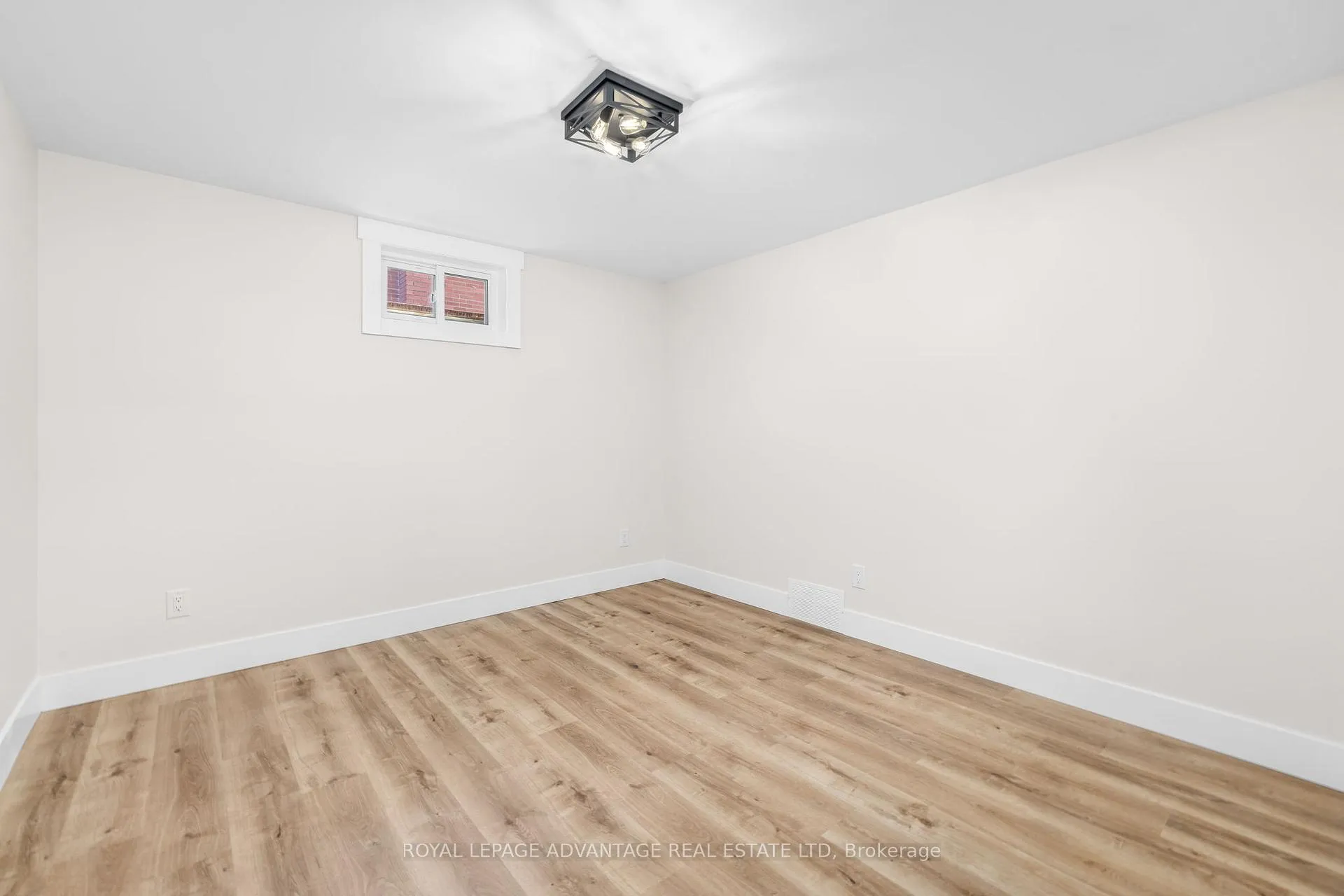 Photo 24 of 174 Carss Avenue, Smiths Falls — HOMEH
