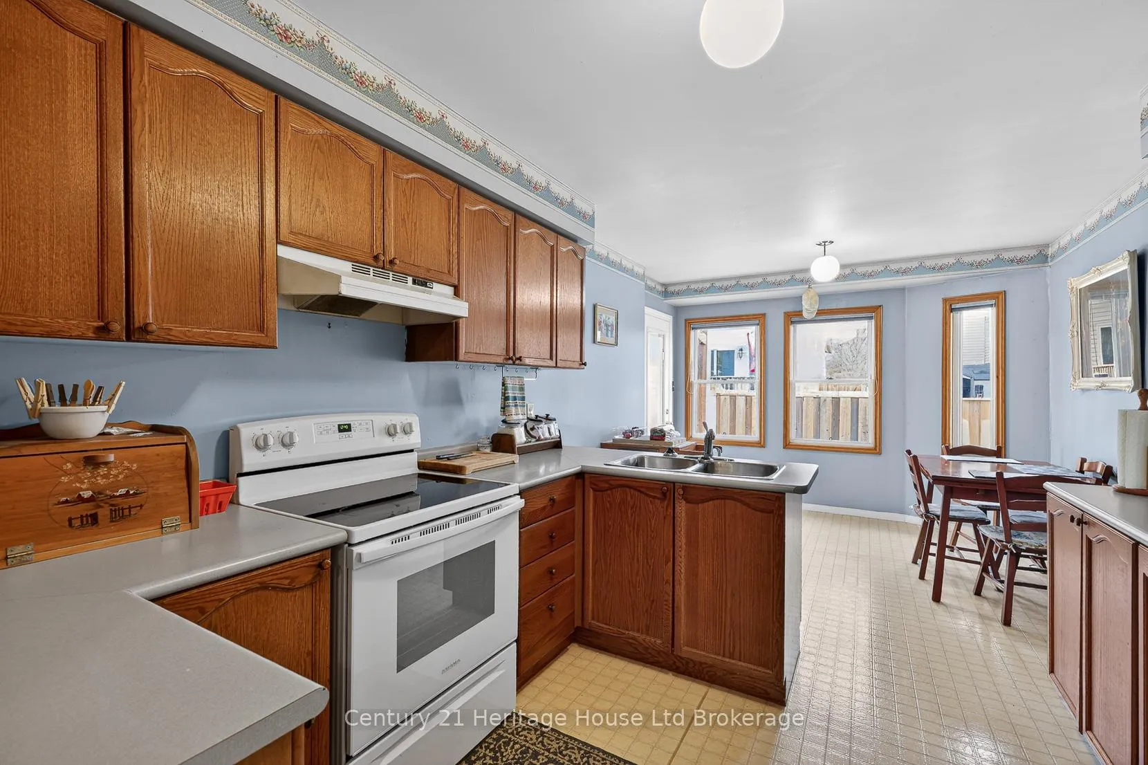 Photo 13 of 48 Tagge Street, Kitchener — HOMEH