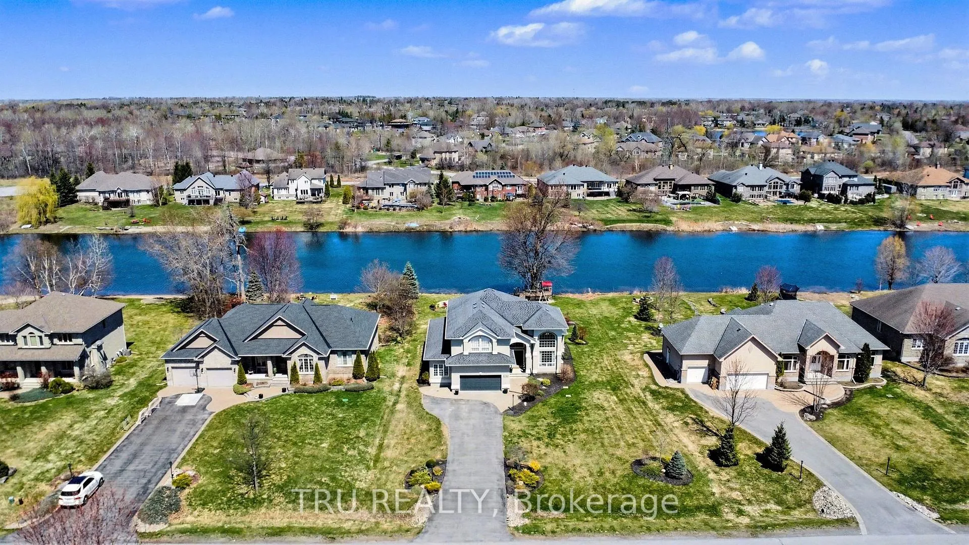 Photo 2 of 6796 Suncrest Drive, Ottawa, Greely — HOMEH