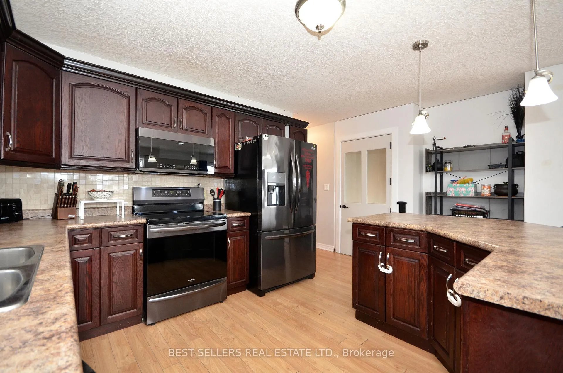 Photo 9 of 160 Elora Street W, Mapleton, Rural Mapleton — HOMEH
