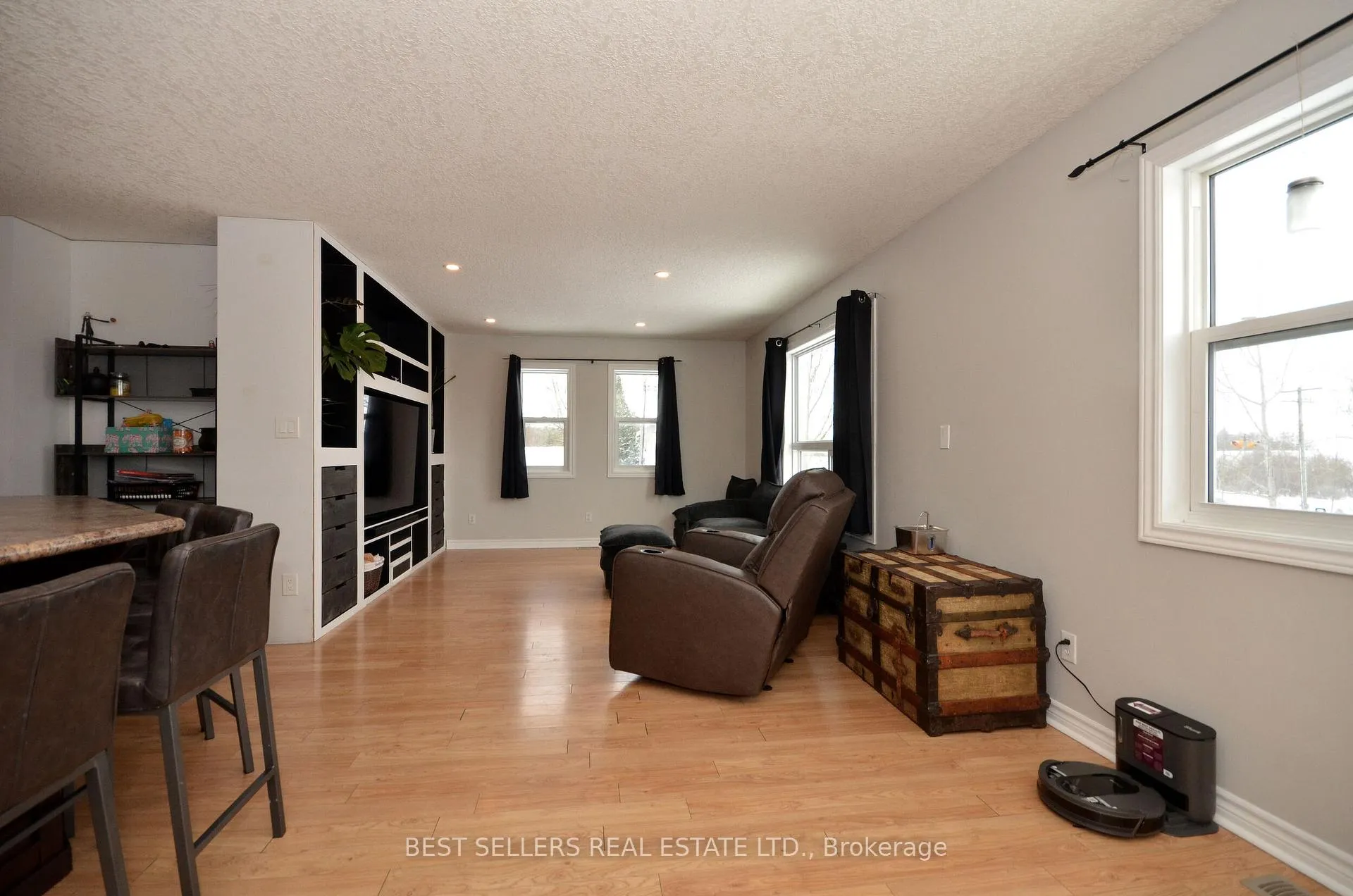 Photo 10 of 160 Elora Street W, Mapleton, Rural Mapleton — HOMEH