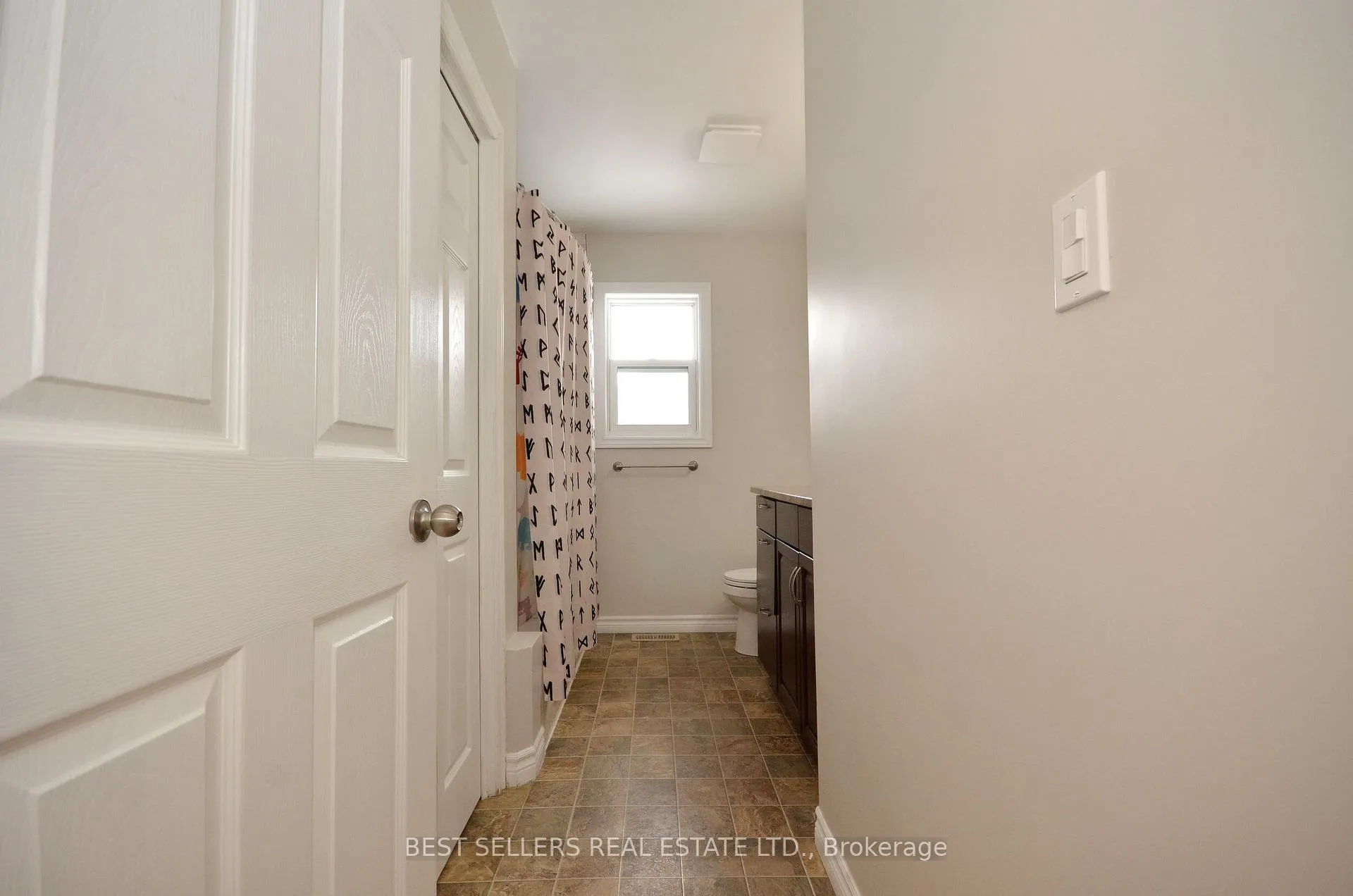 Photo 15 of 160 Elora Street W, Mapleton, Rural Mapleton — HOMEH
