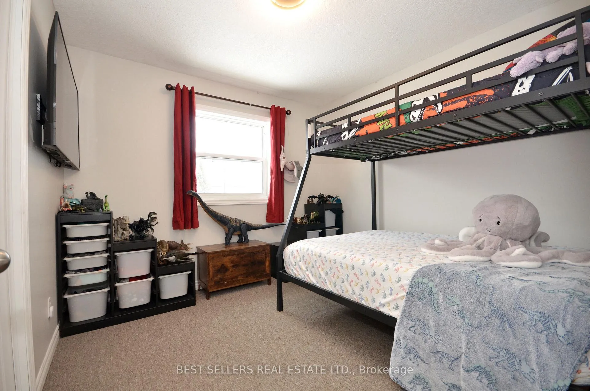 Photo 18 of 160 Elora Street W, Mapleton, Rural Mapleton — HOMEH