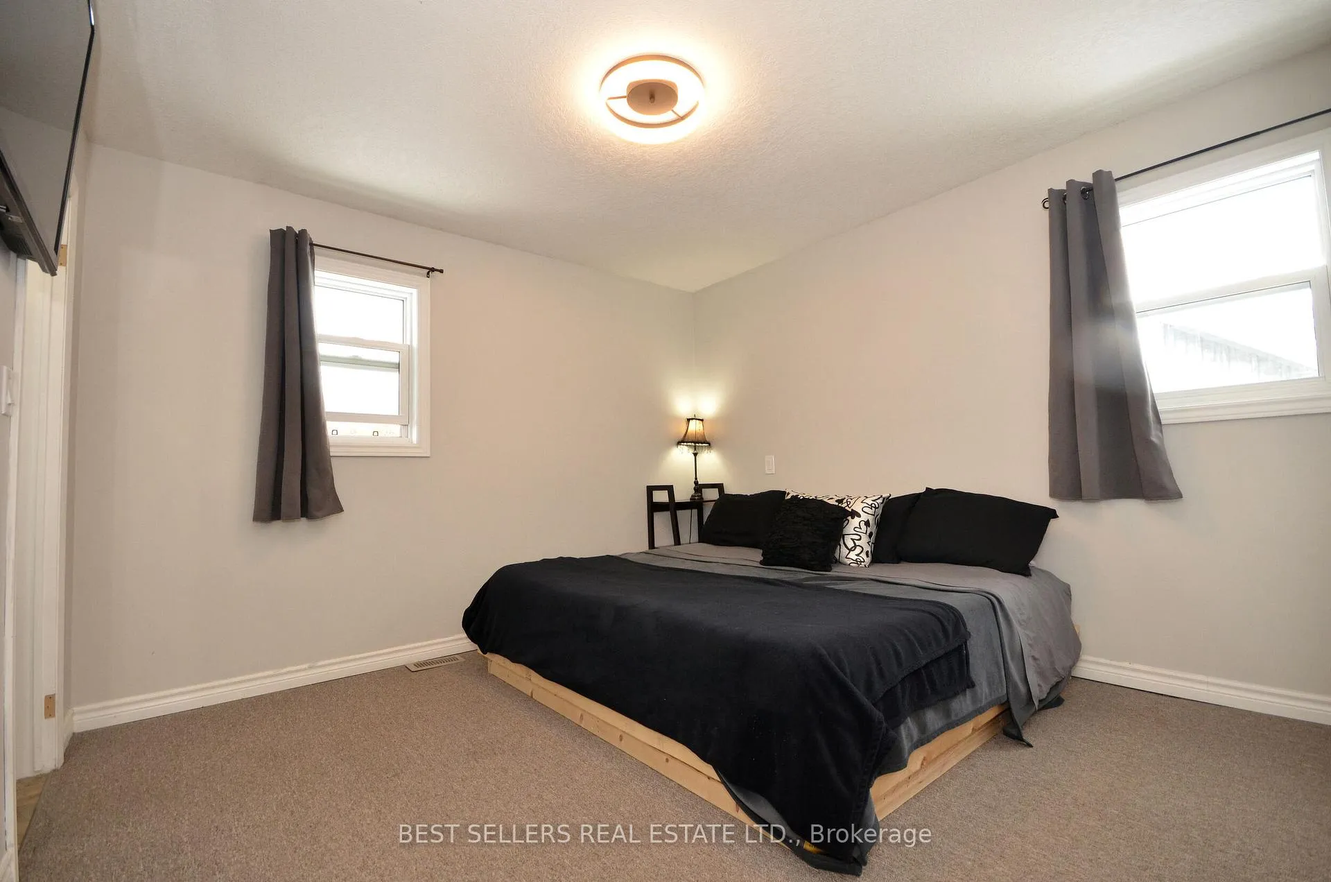 Photo 20 of 160 Elora Street W, Mapleton, Rural Mapleton — HOMEH
