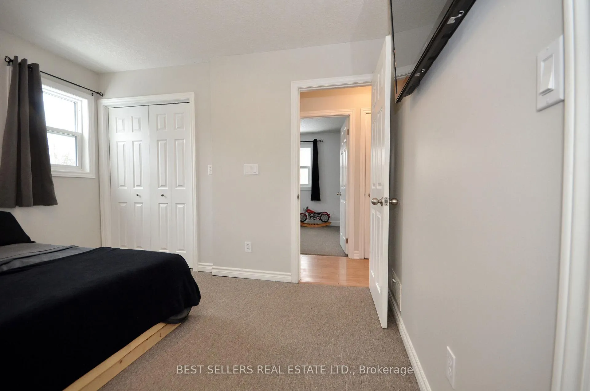 Photo 22 of 160 Elora Street W, Mapleton, Rural Mapleton — HOMEH