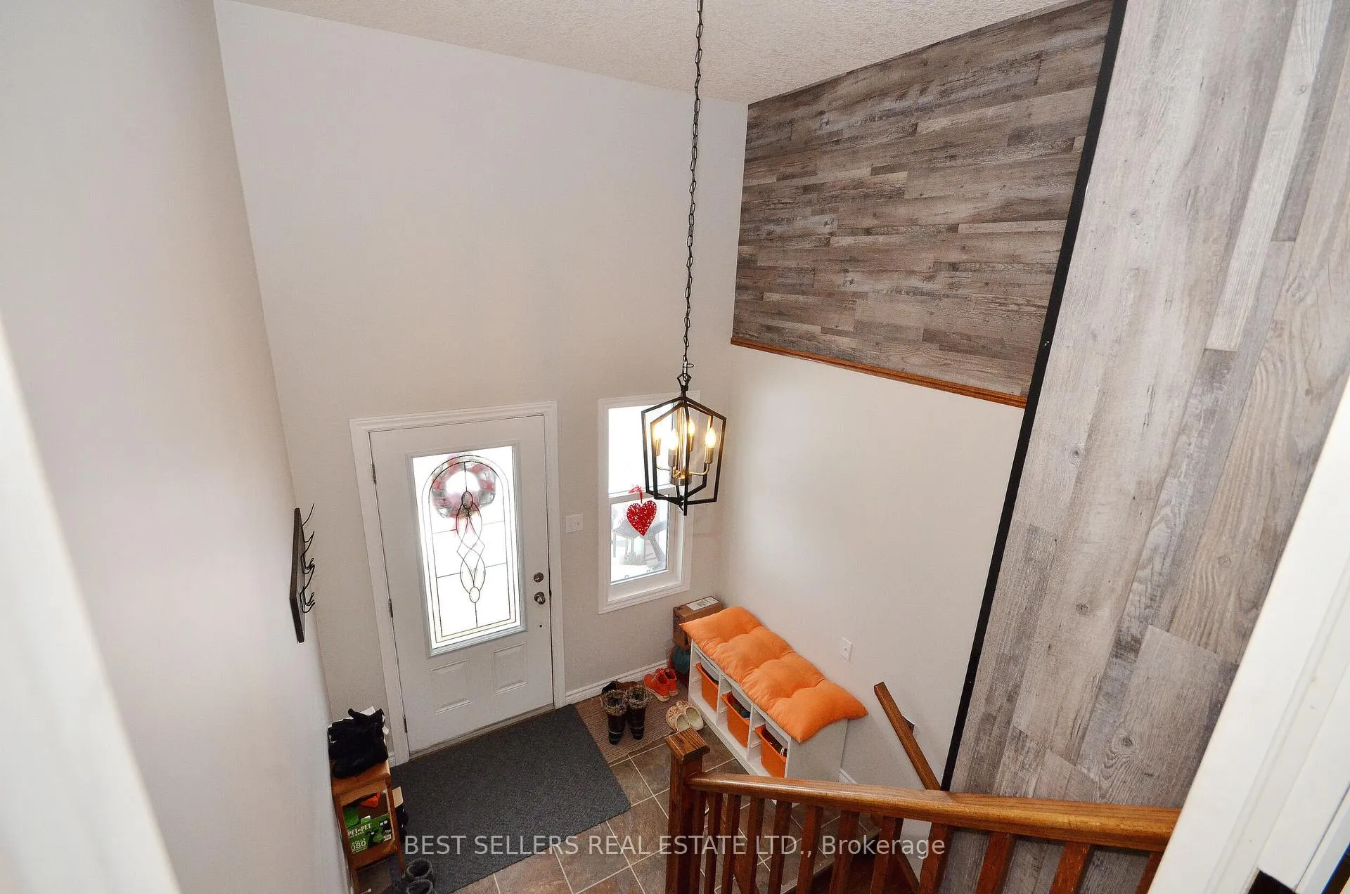 Photo 28 of 160 Elora Street W, Mapleton, Rural Mapleton — HOMEH