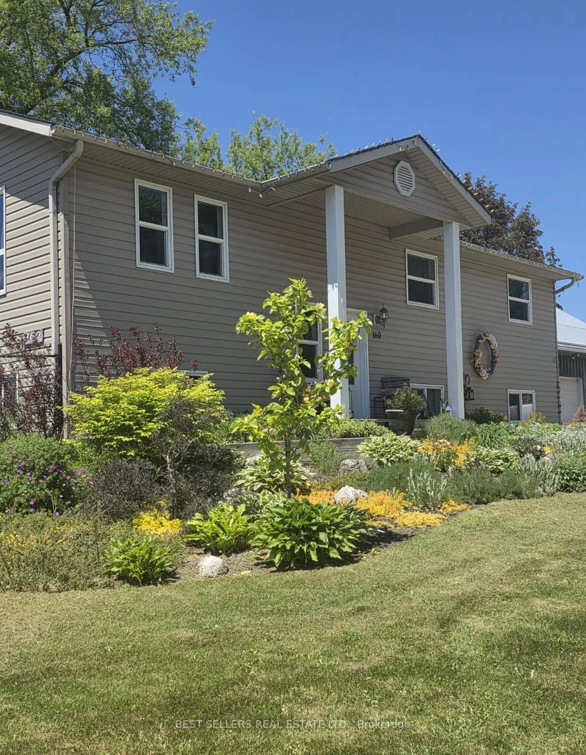 Photo 4 of 160 Elora Street W, Mapleton, Rural Mapleton — HOMEH